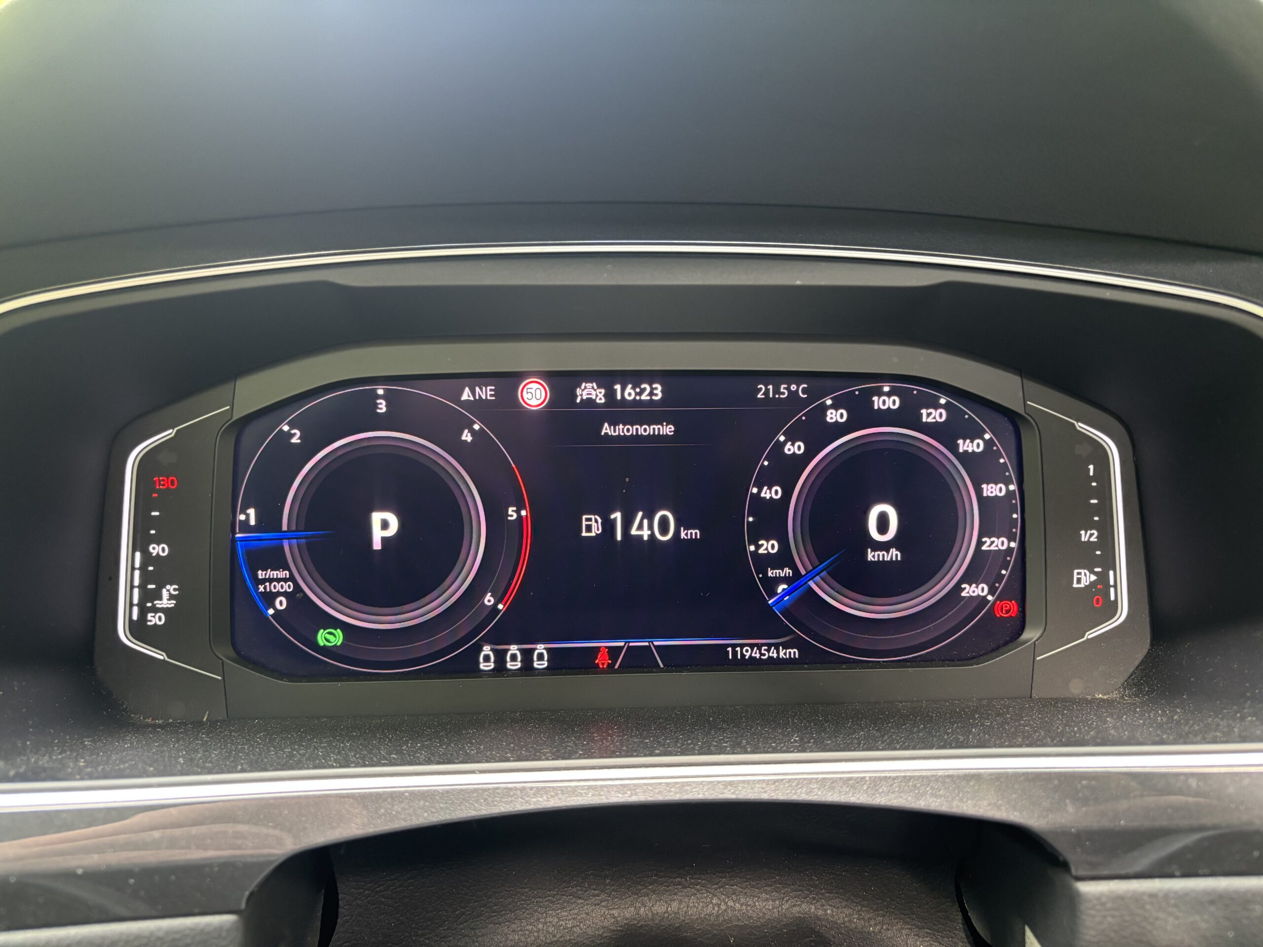 VOLKSWAGEN Tiguan II 2.0 TDI DSG7 150 ELEGANCE