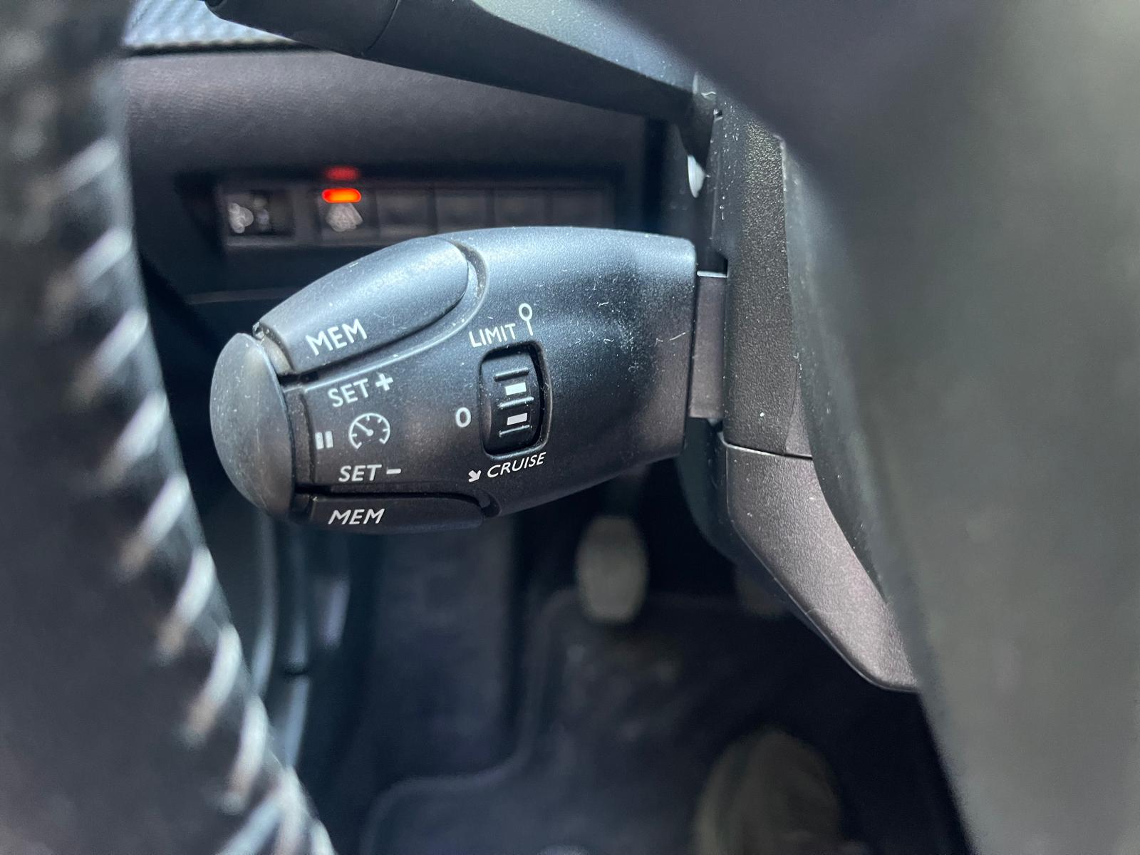 Peugeot 2008 12v 100 allure