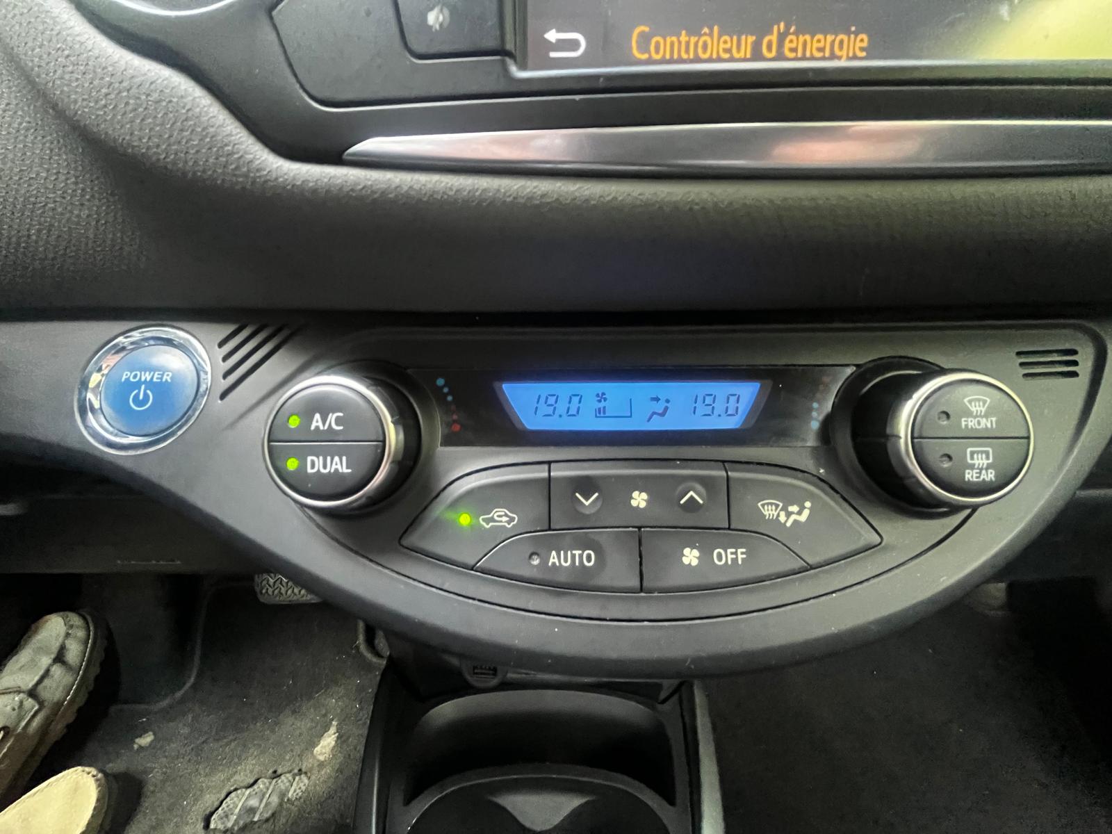 TOYOTA YARIS 2015