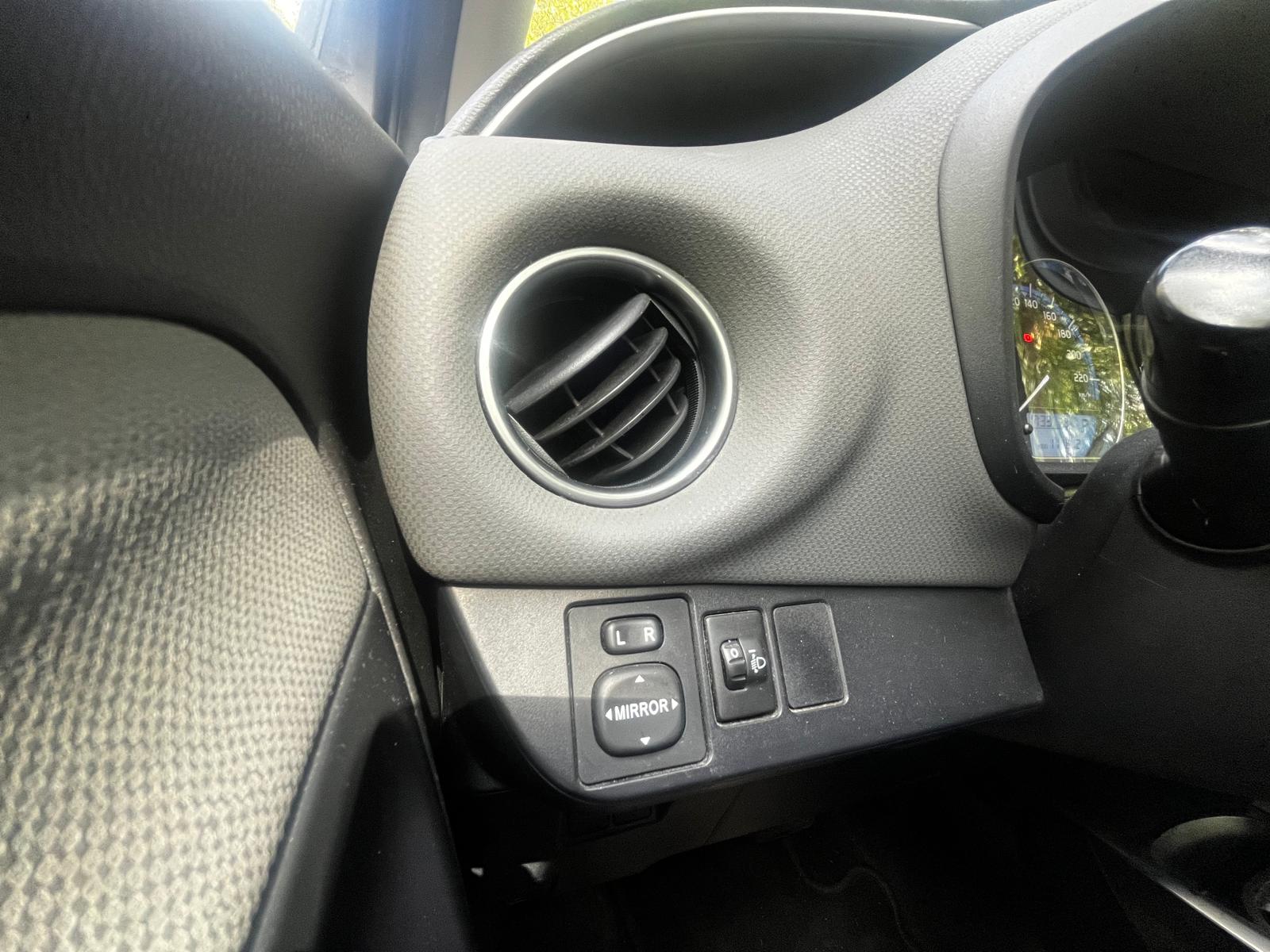TOYOTA YARIS 2015