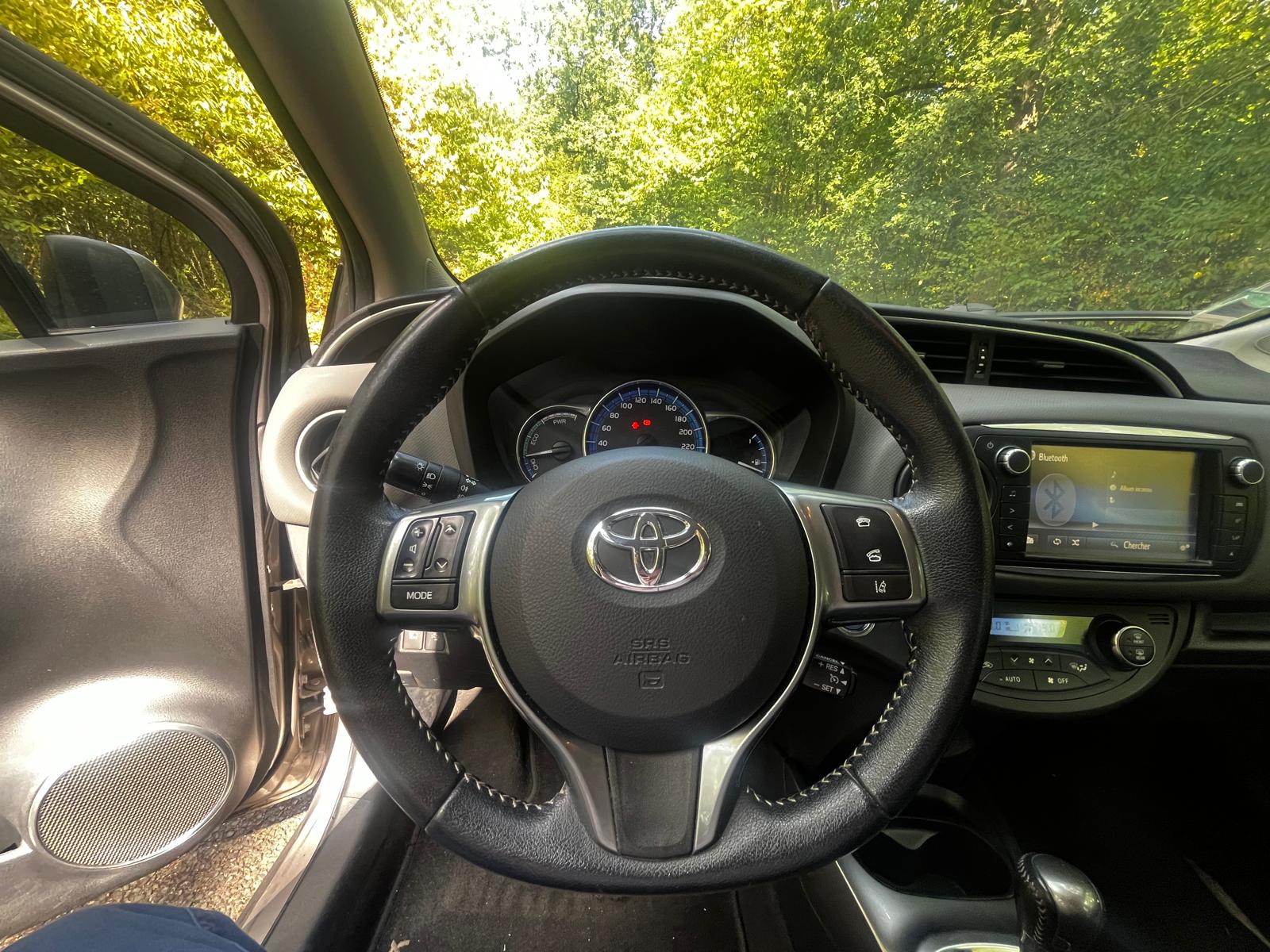 TOYOTA YARIS 2015