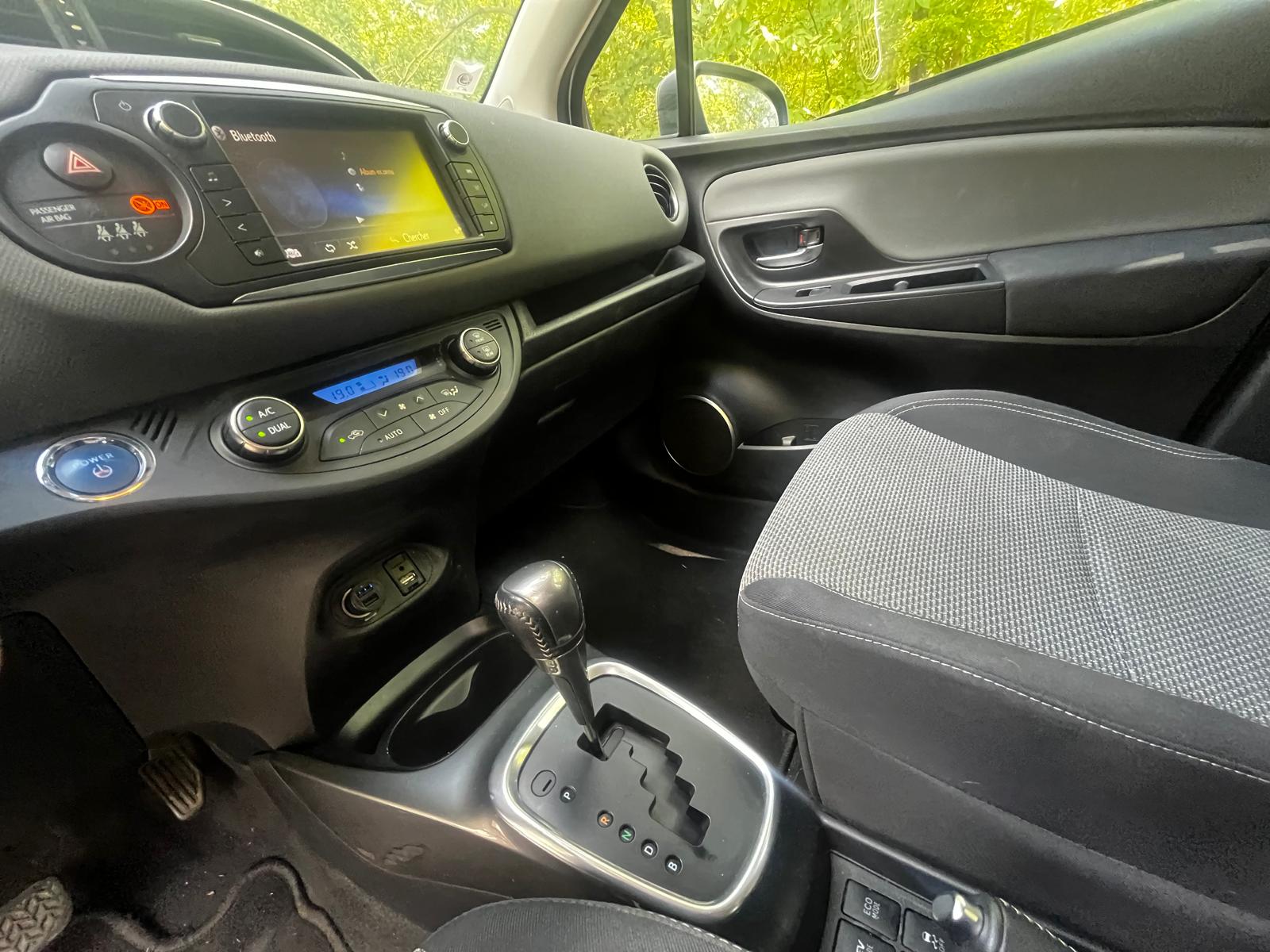 TOYOTA YARIS 2015