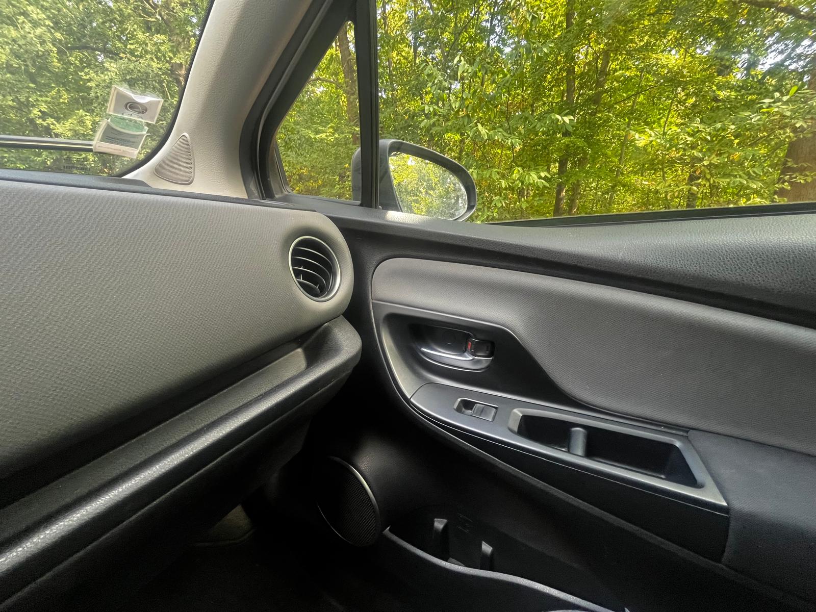 TOYOTA YARIS 2015