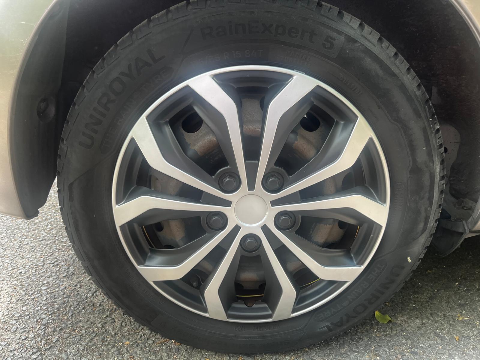 TOYOTA YARIS 2015