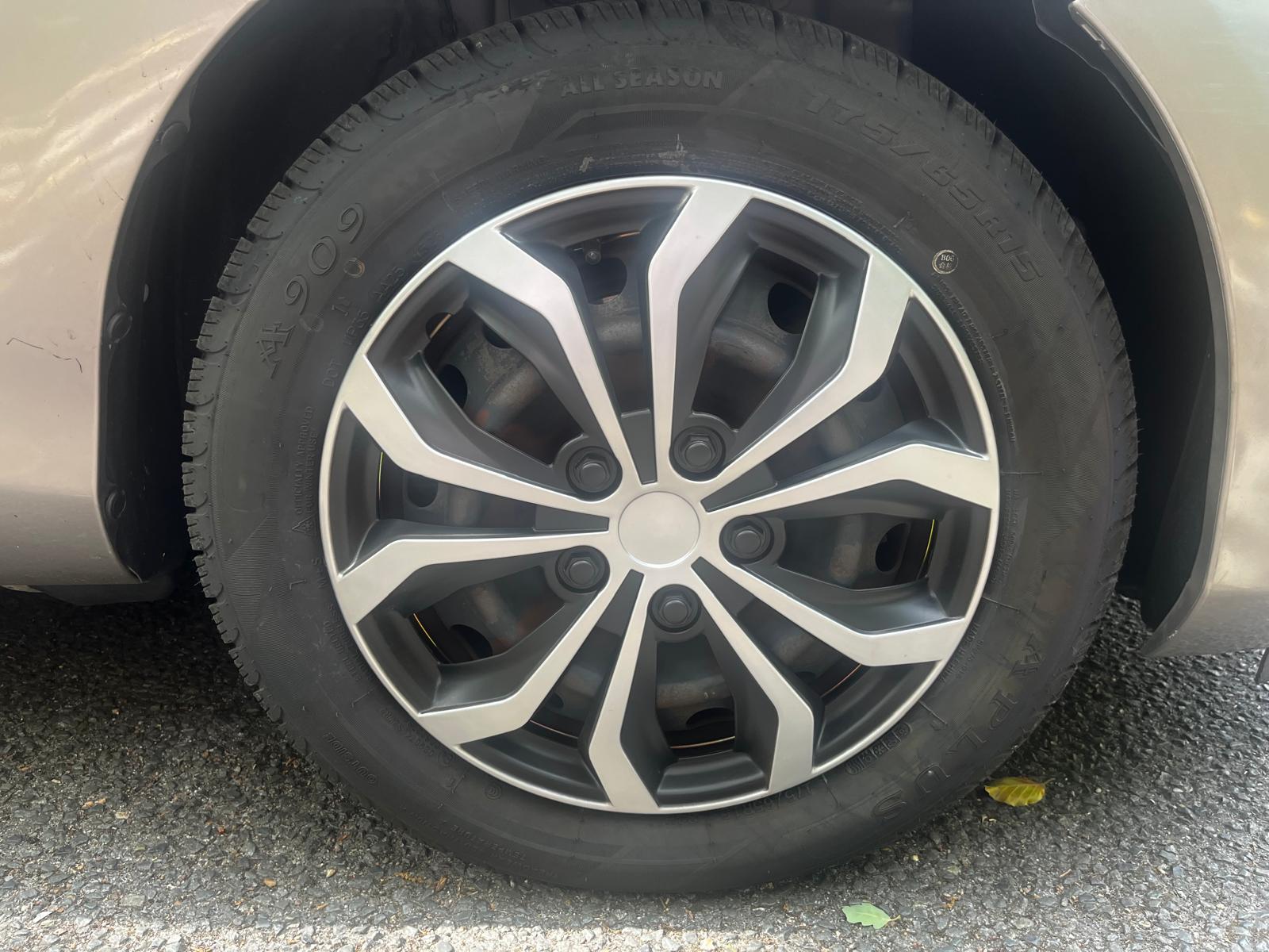 TOYOTA YARIS 2015