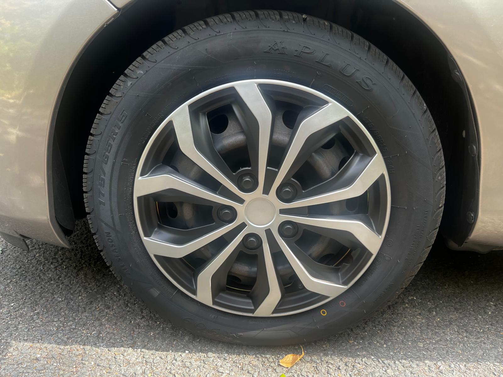 TOYOTA YARIS 2015