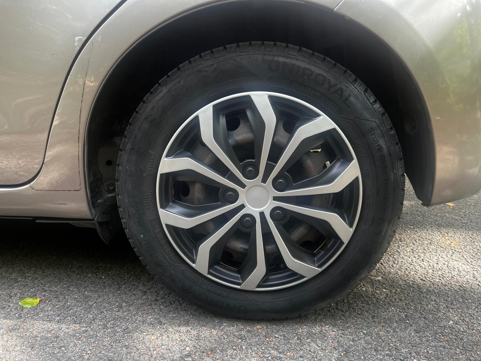 TOYOTA YARIS 2015