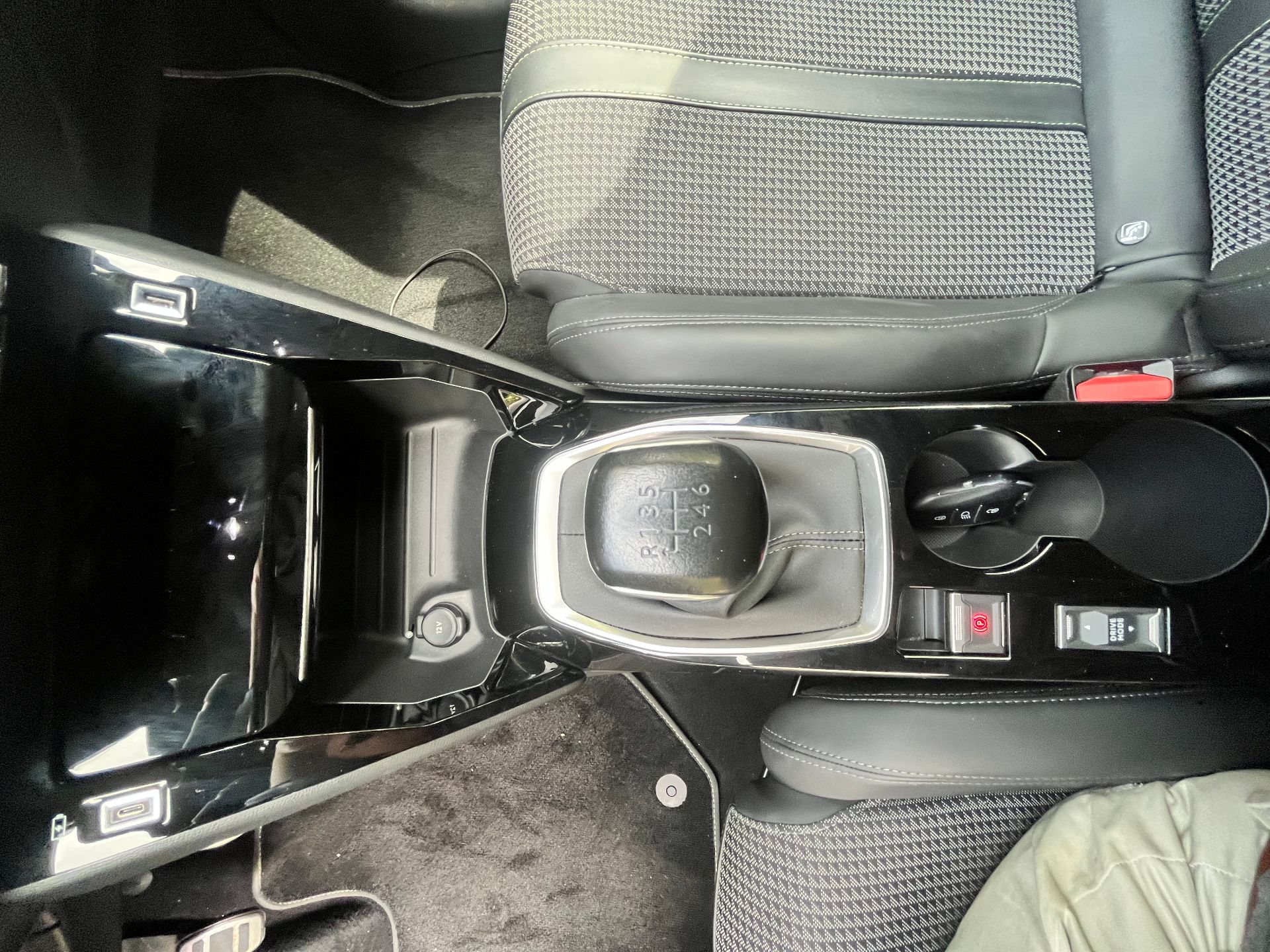 PEUGEOT 208 1,2L 12v 100ch GT line