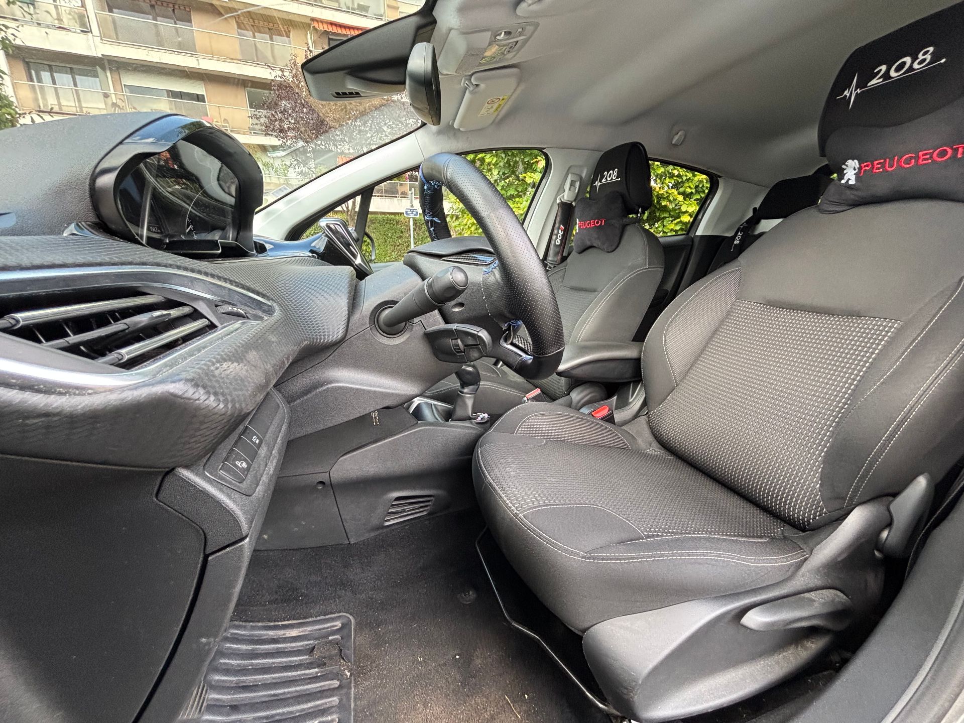 Peugeot 208 1.5 bleu HDI Tech édition