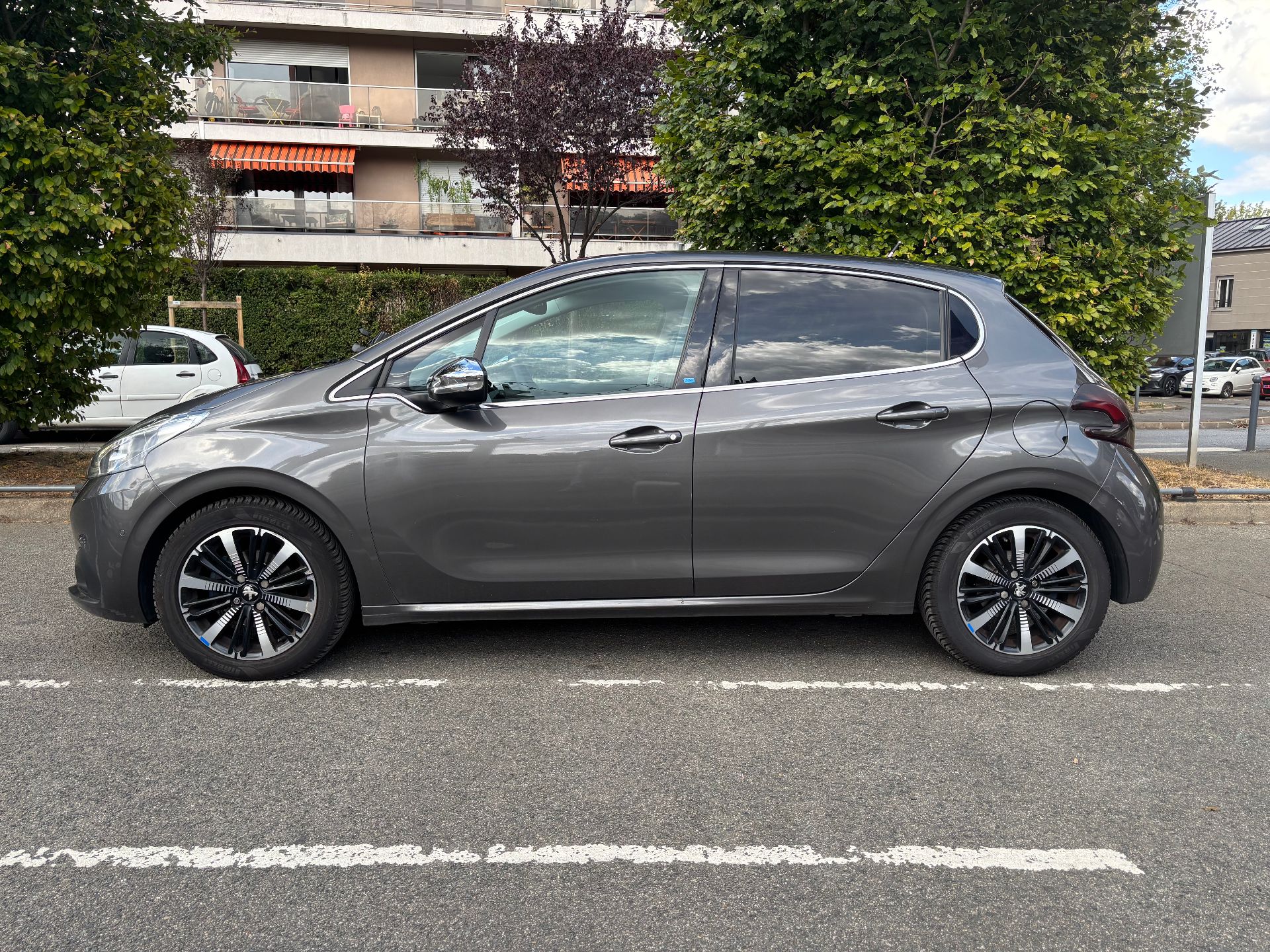 Peugeot 208 1.5 bleu HDI Tech édition