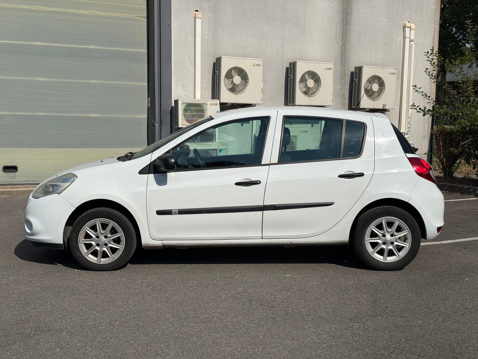 Renault Clio III 1.2 16V 75ch Authentique