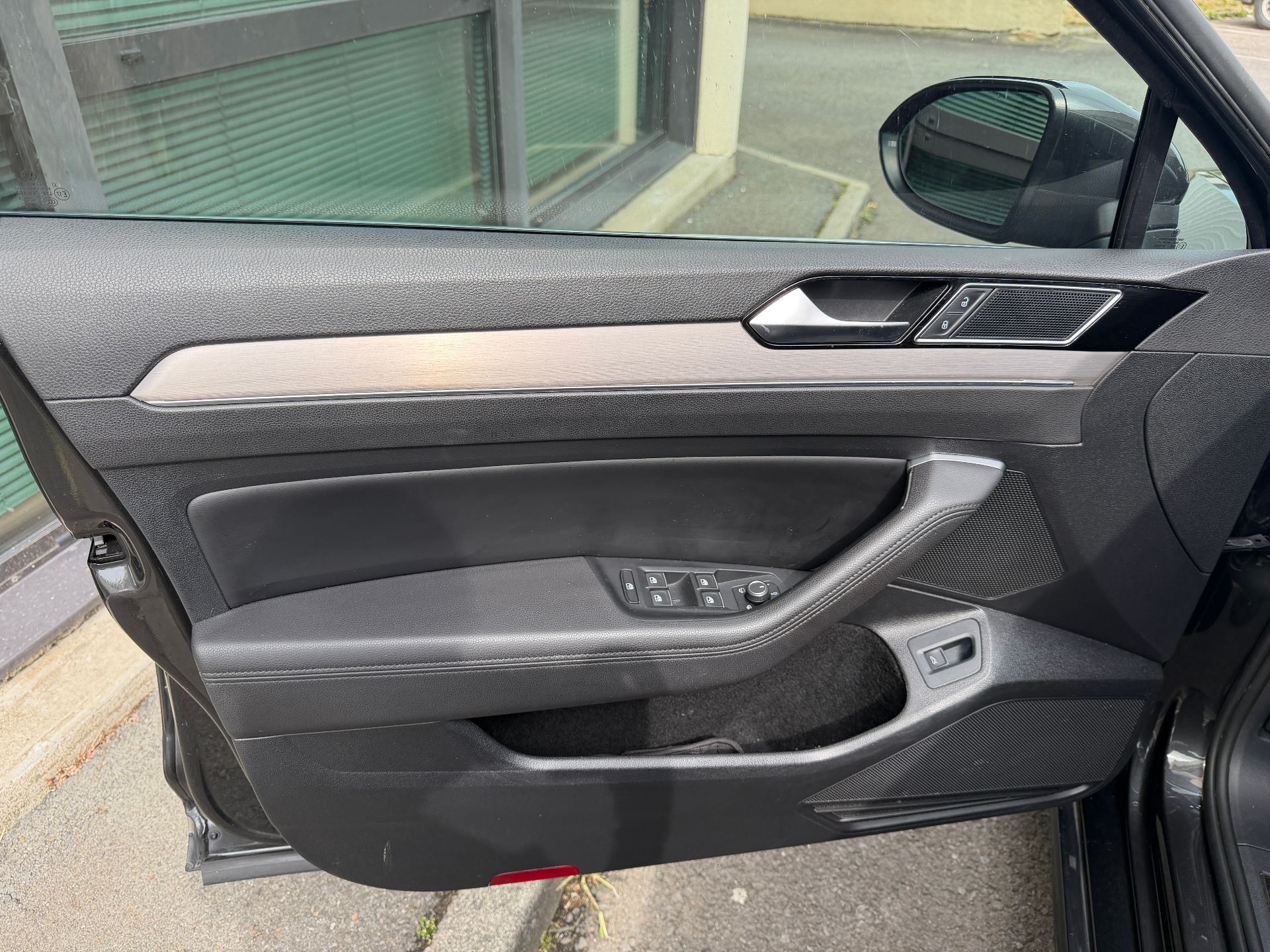 Volkswagen Passat 150 Ch « R-Line » – 16480€