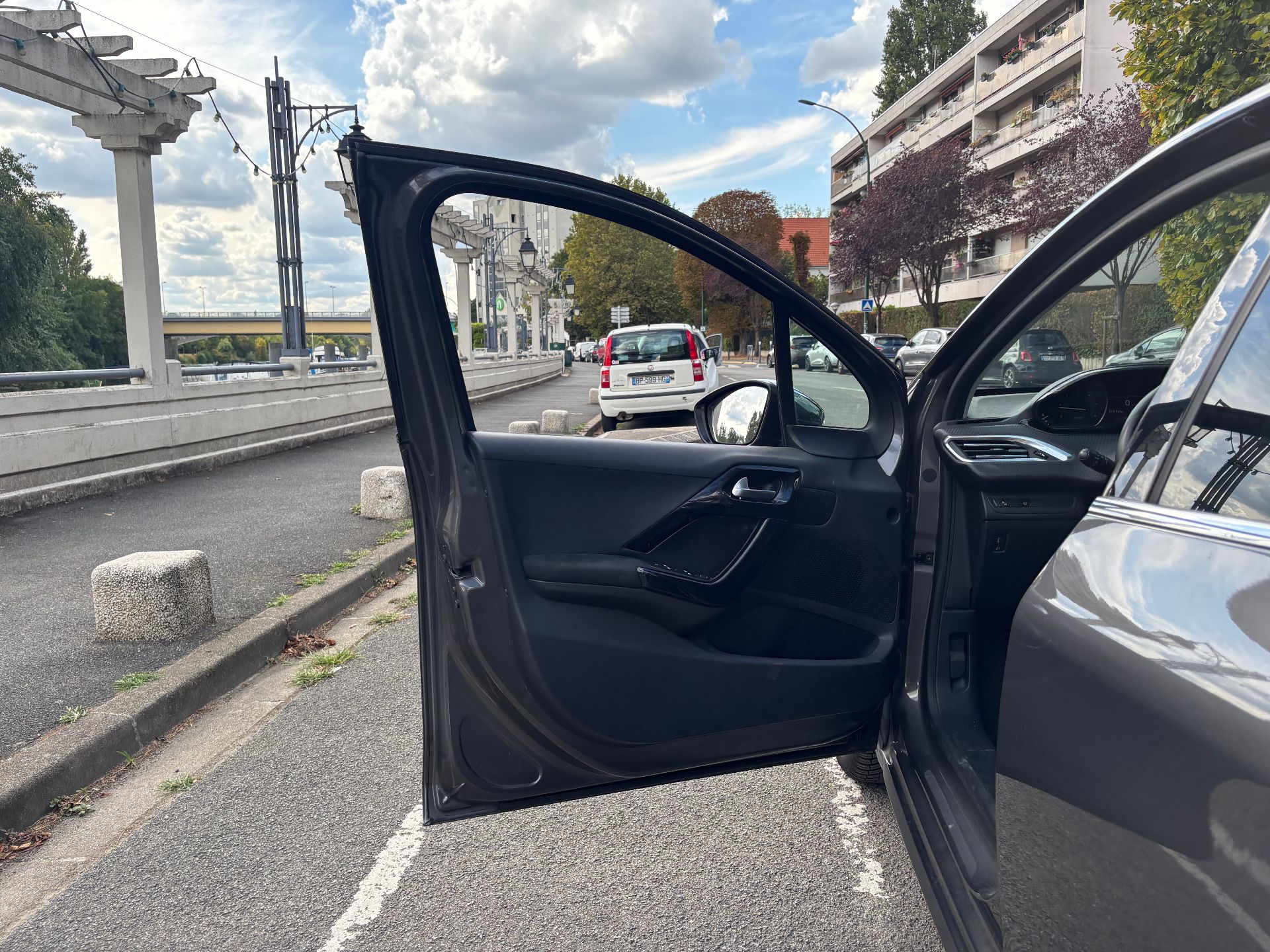 Peugeot 208 1.5 bleu HDI Tech édition