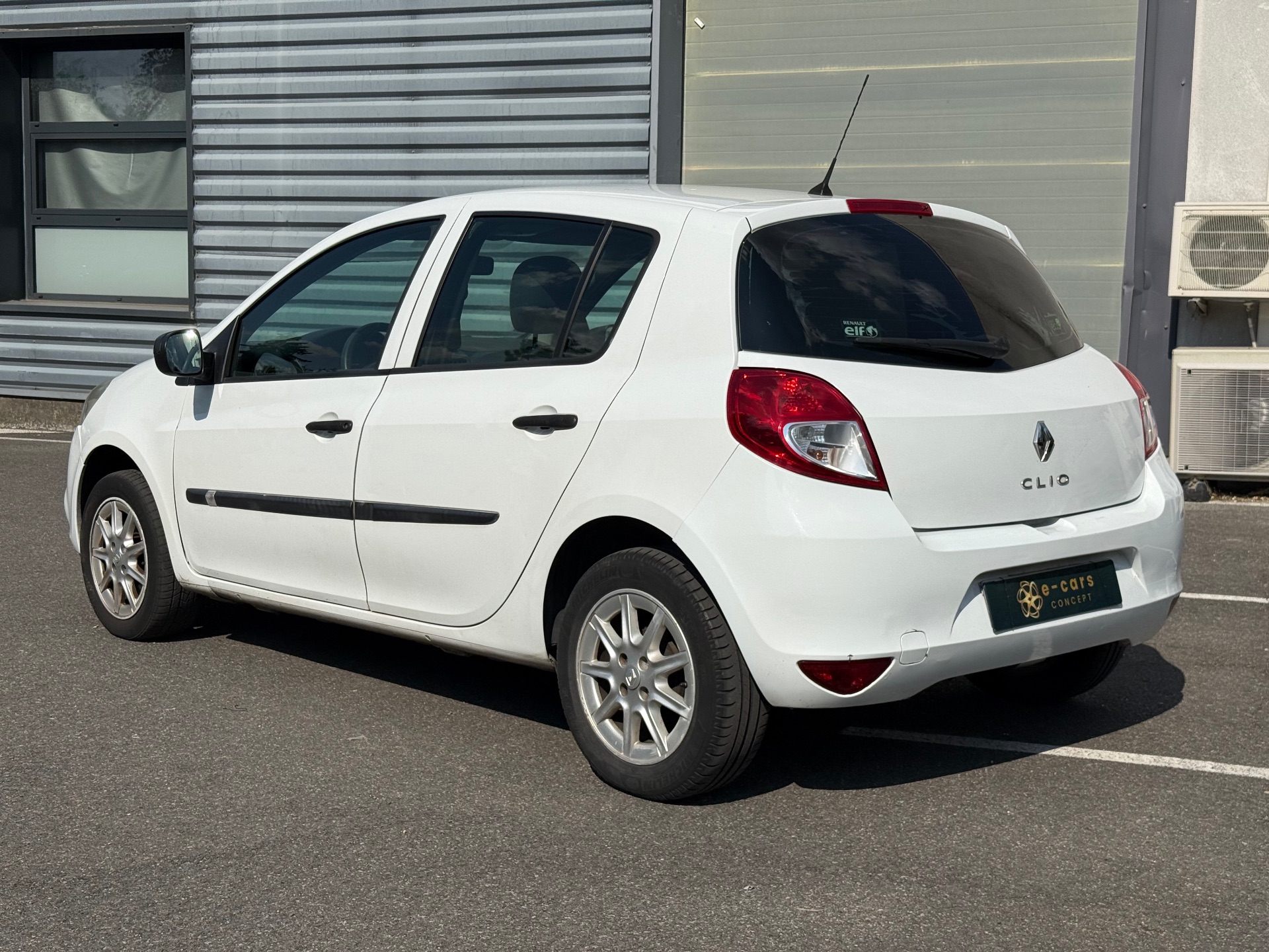 Renault Clio III 1.2 16V 75ch Authentique