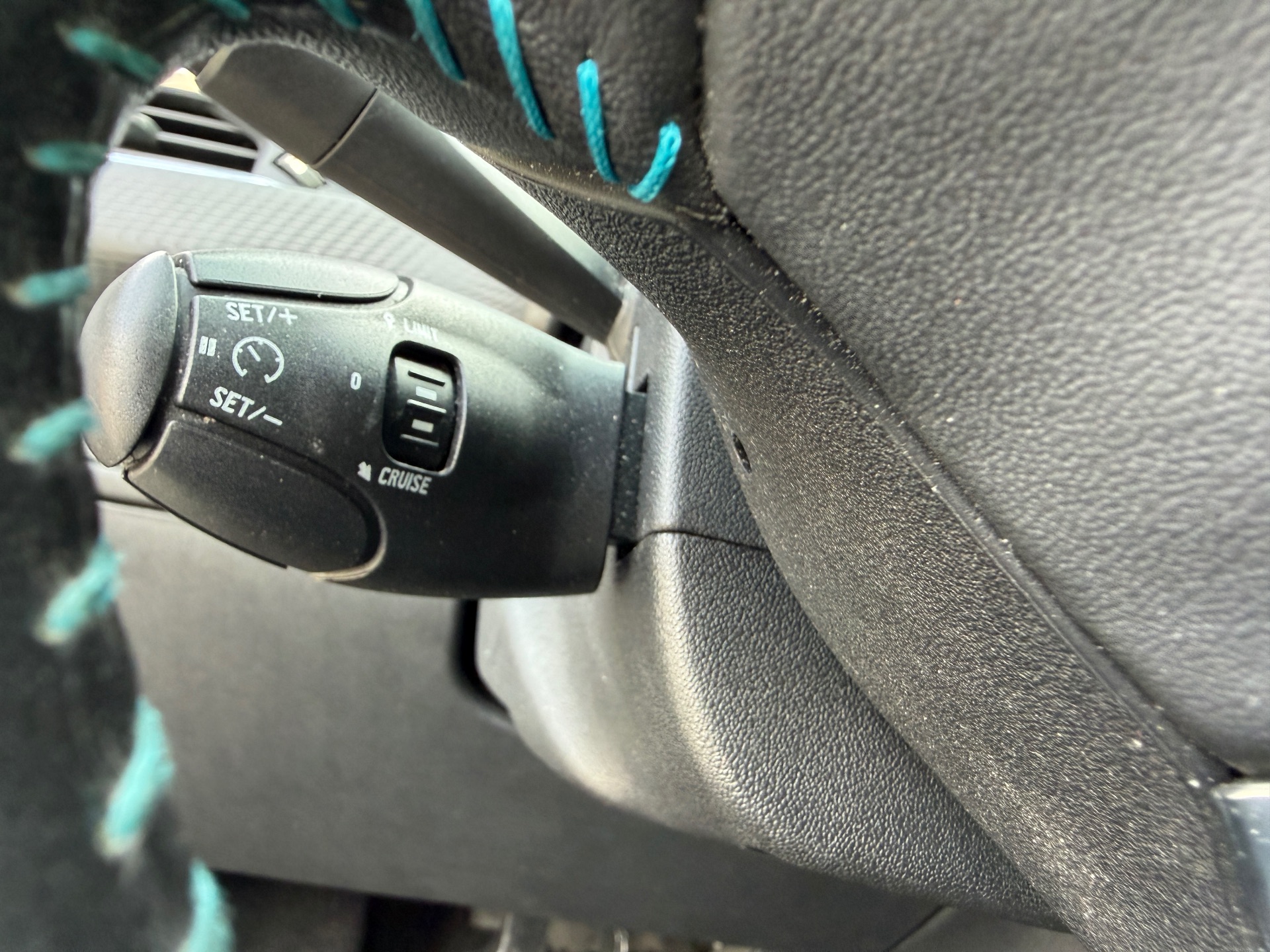 Peugeot 2008 1,6 BlueHdi Urvan cross