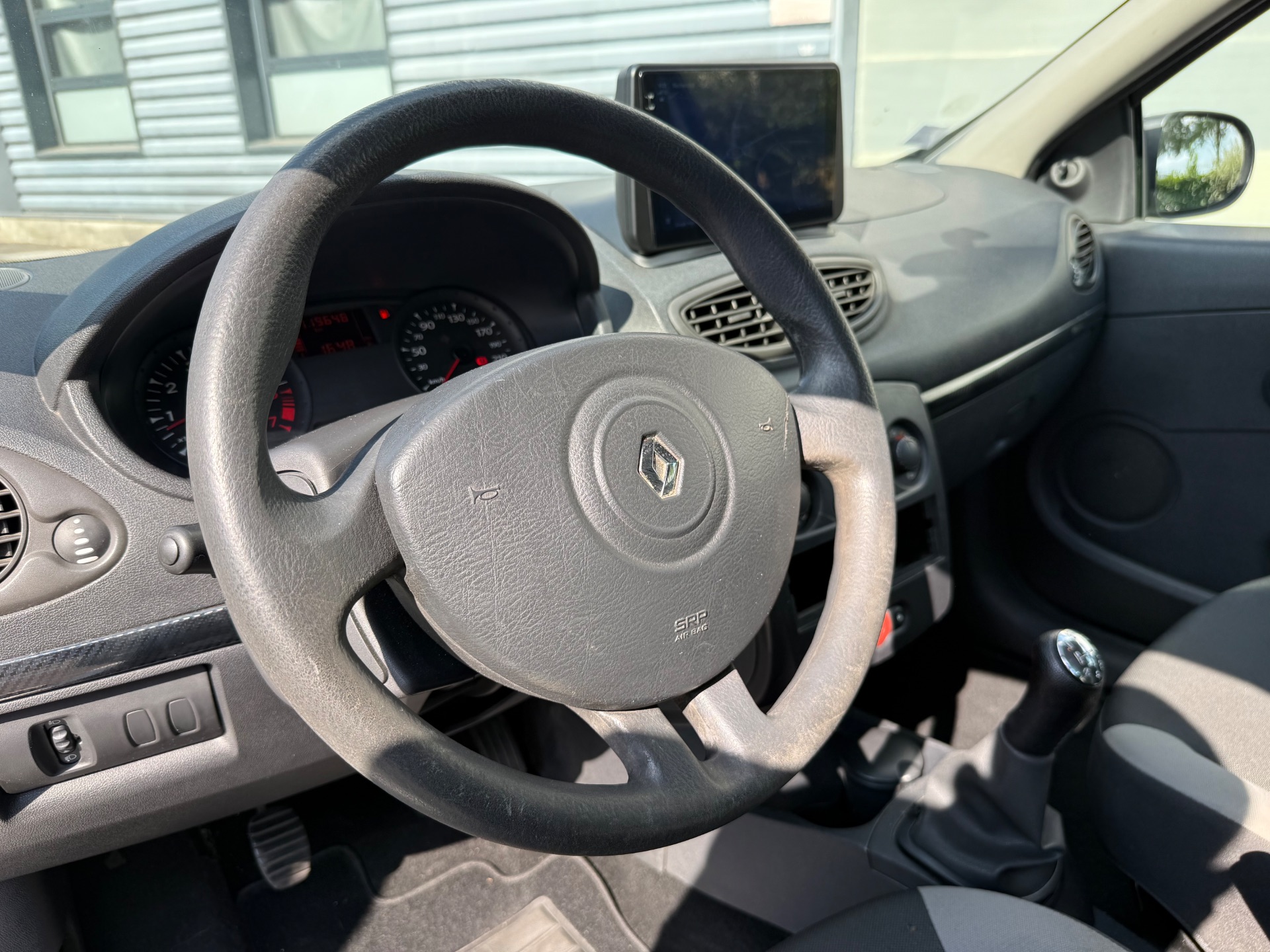Renault Clio III 1.2 16V 75ch Authentique