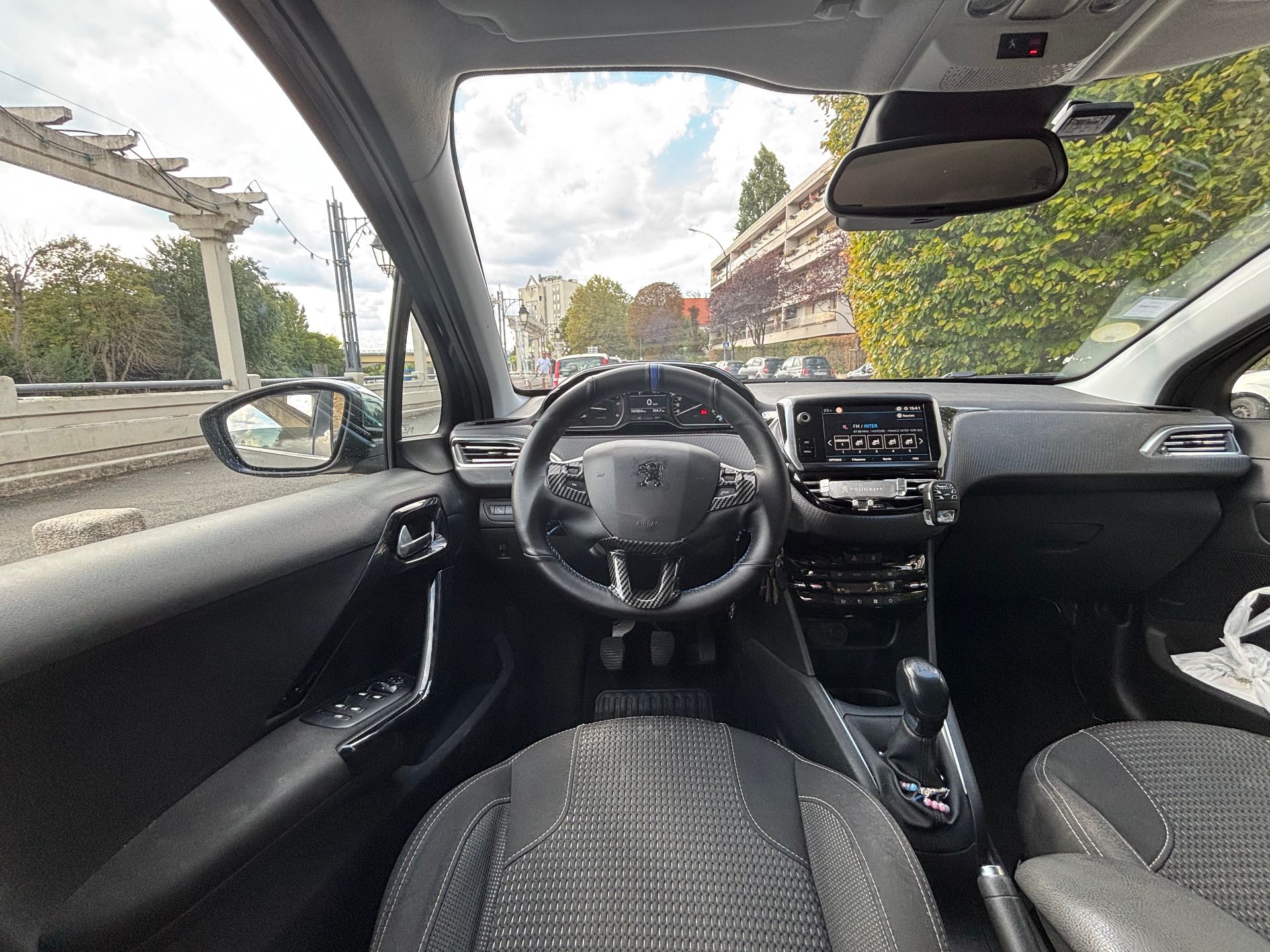 Peugeot 208 1.5 bleu HDI Tech édition