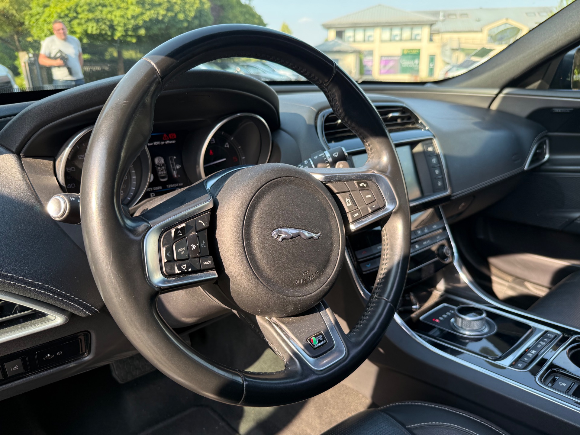 Jaguar XE 2.0 D 180ch 9.0 CV R-sport