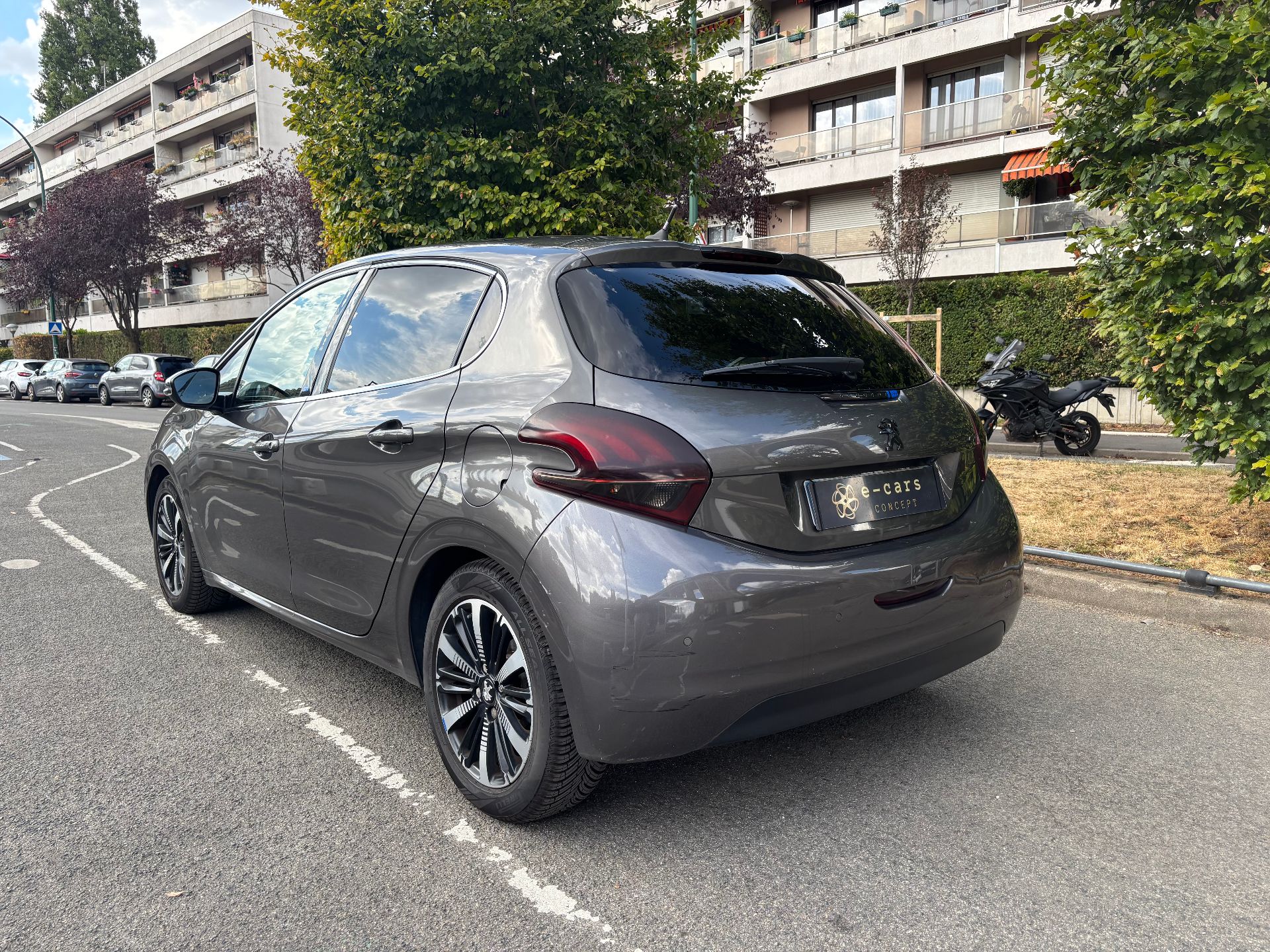 Peugeot 208 1.5 bleu HDI Tech édition