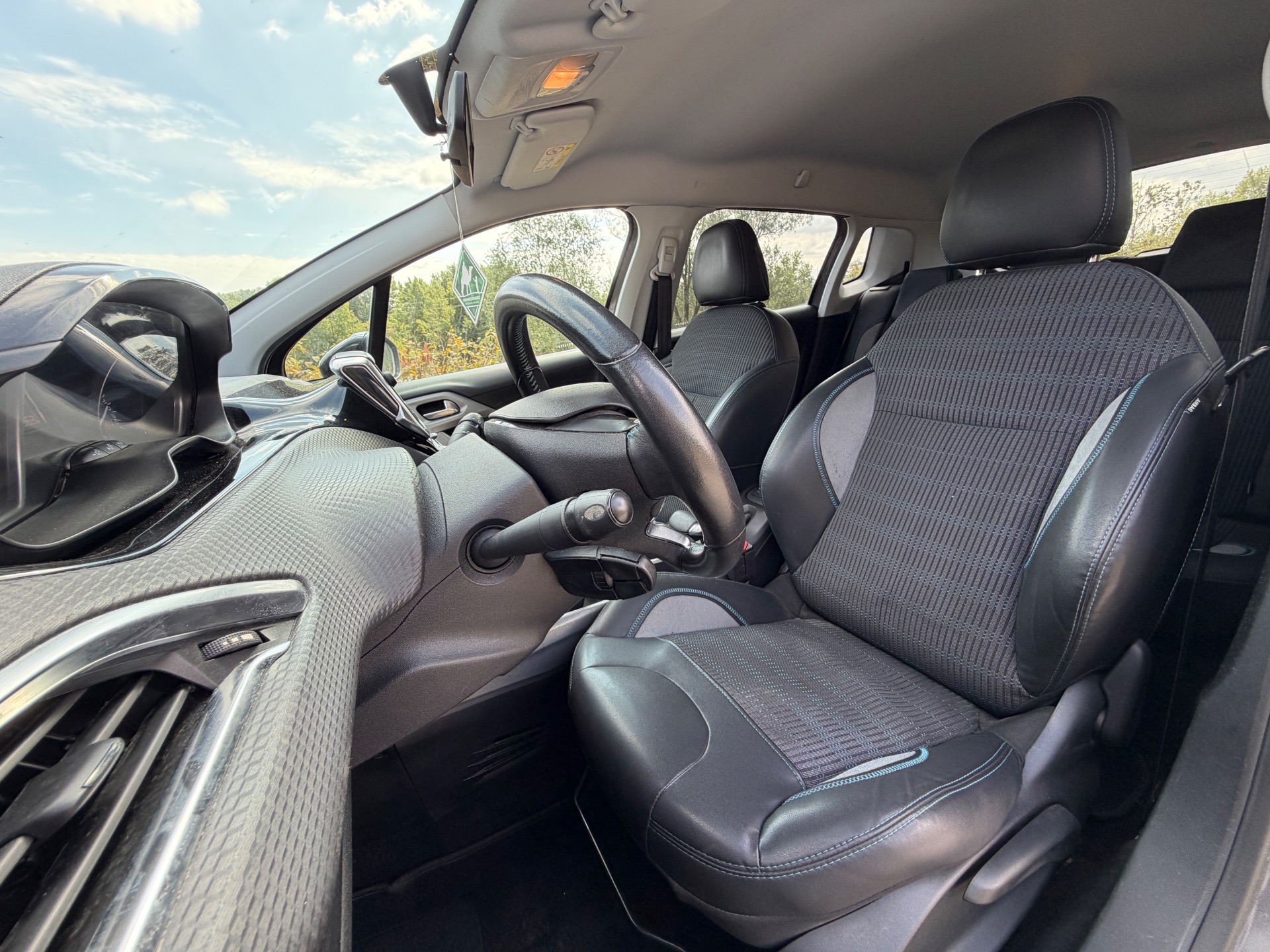 Peugeot 2008 1,6 BlueHdi Urvan cross