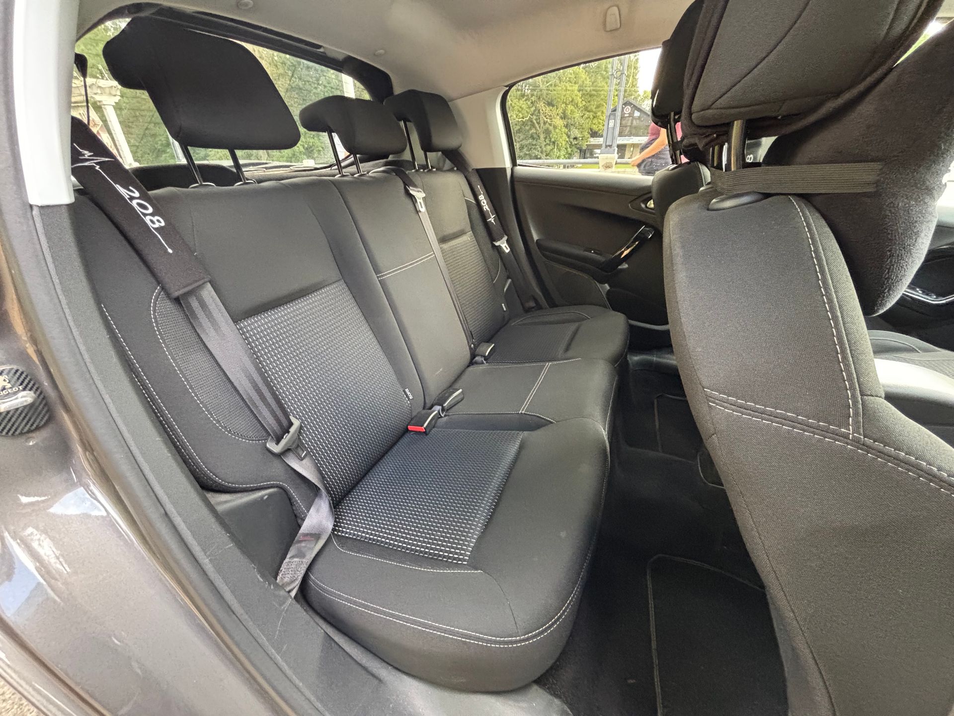 Peugeot 208 1.5 bleu HDI Tech édition