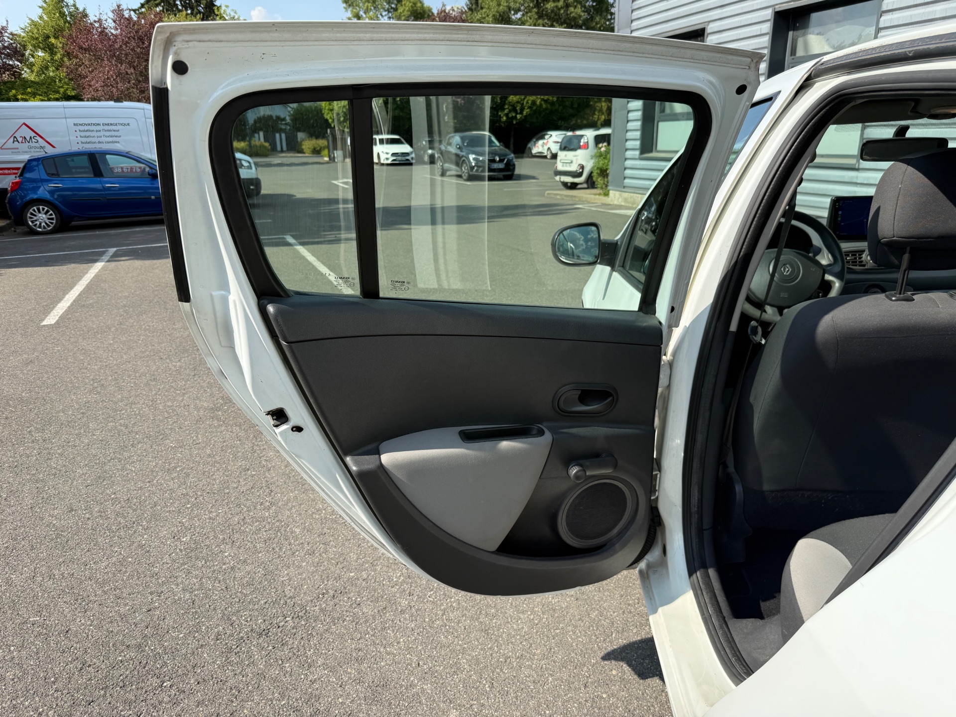 Renault Clio III 1.2 16V 75ch Authentique