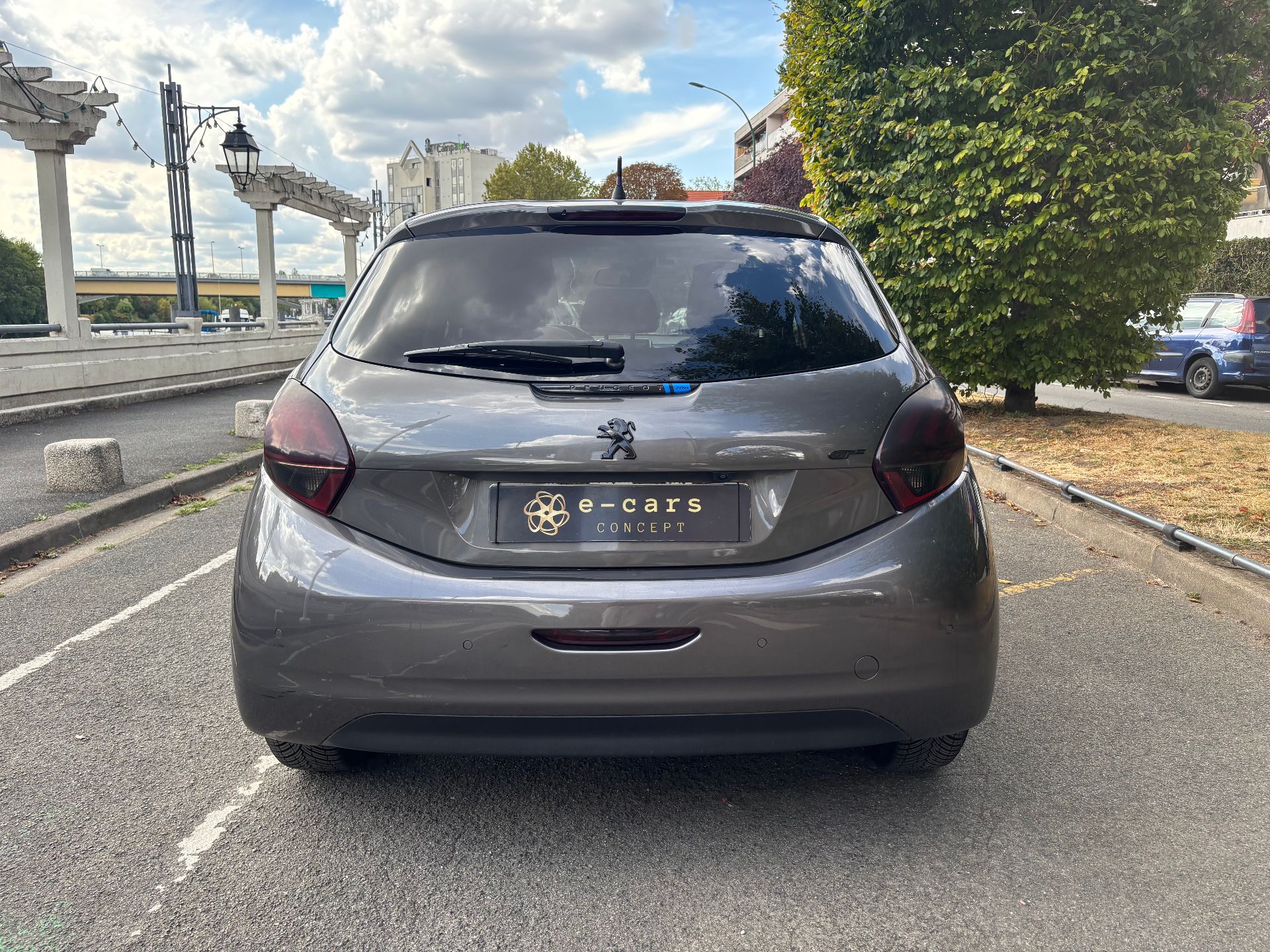 Peugeot 208 1.5 bleu HDI Tech édition