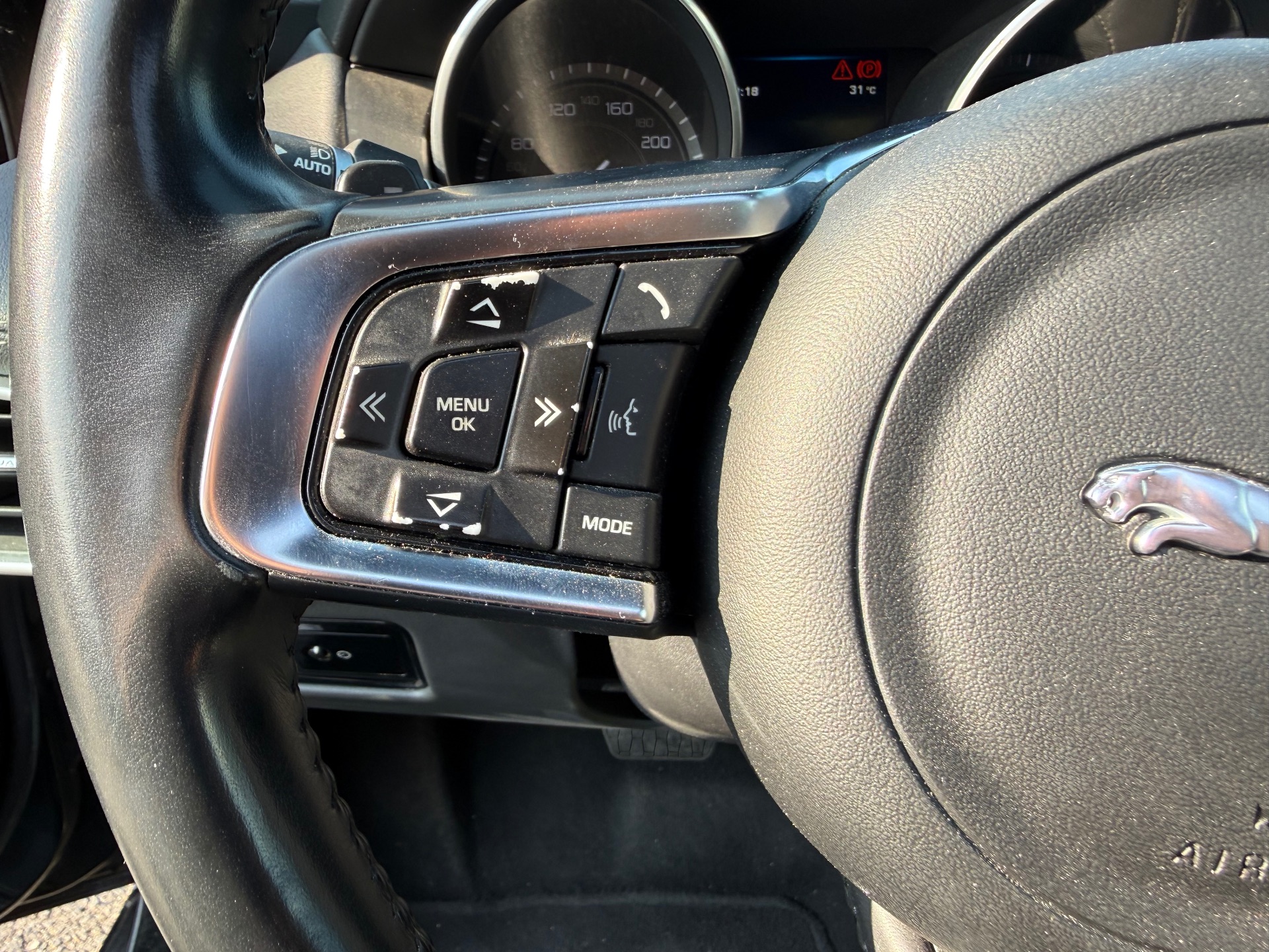 Jaguar XE 2.0 D 180ch 9.0 CV R-sport