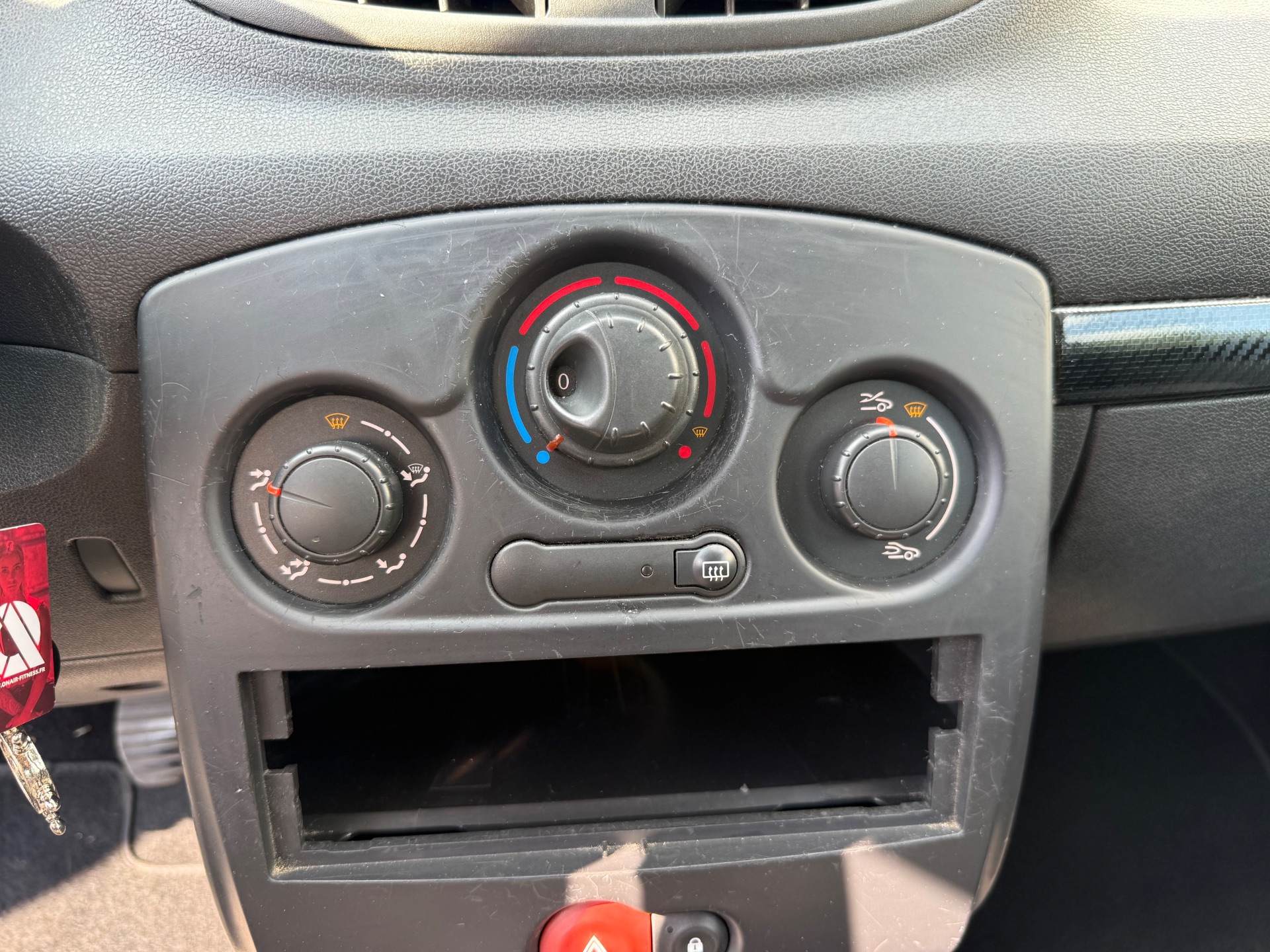 Renault Clio III 1.2 16V 75ch Authentique