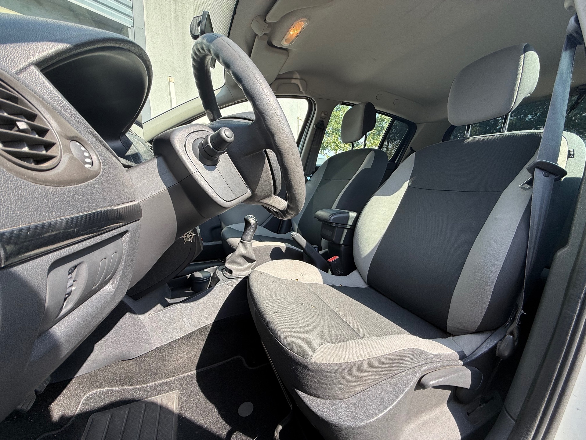 Renault Clio III 1.2 16V 75ch Authentique