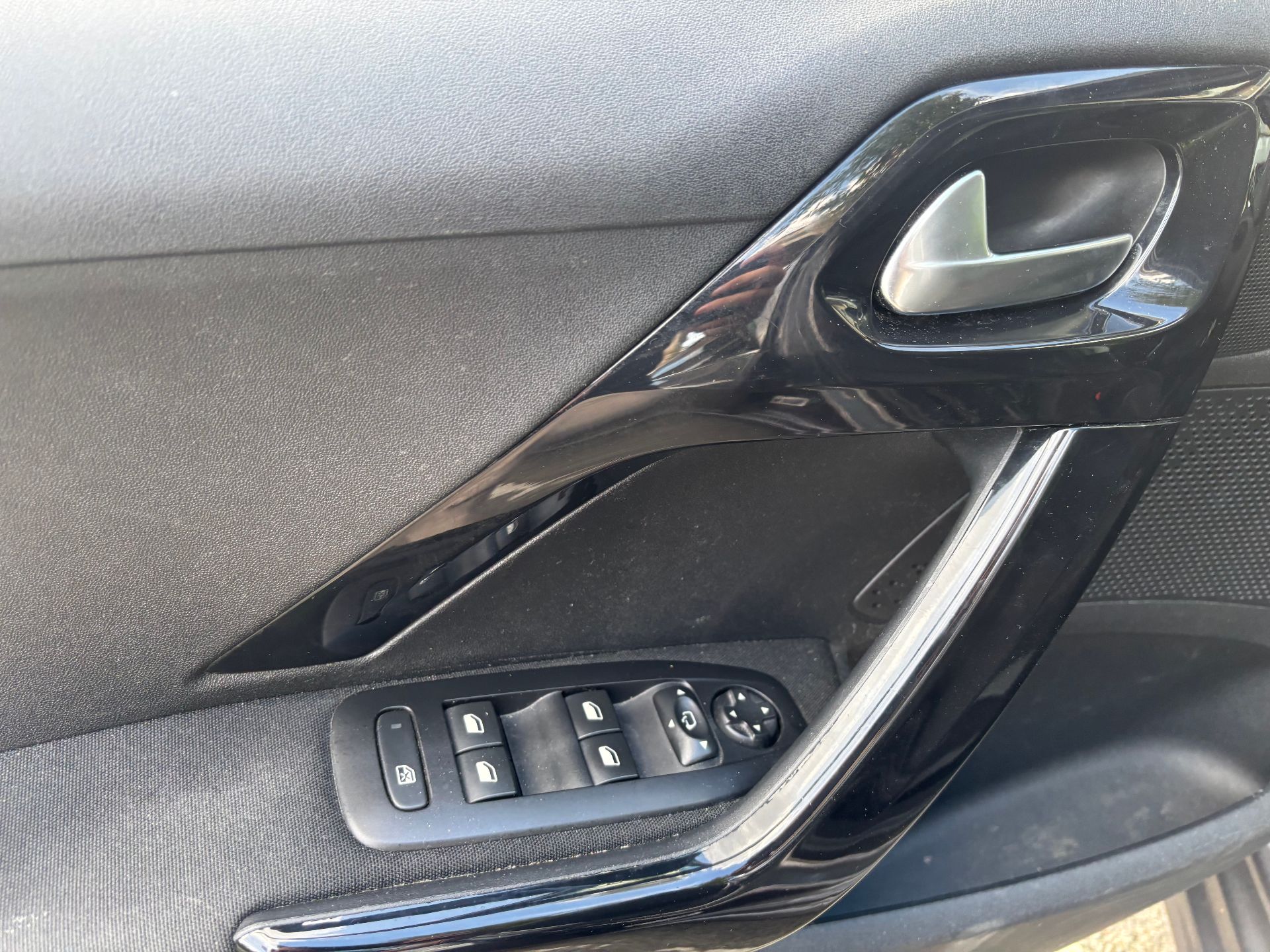 Peugeot 208 1.5 bleu HDI Tech édition