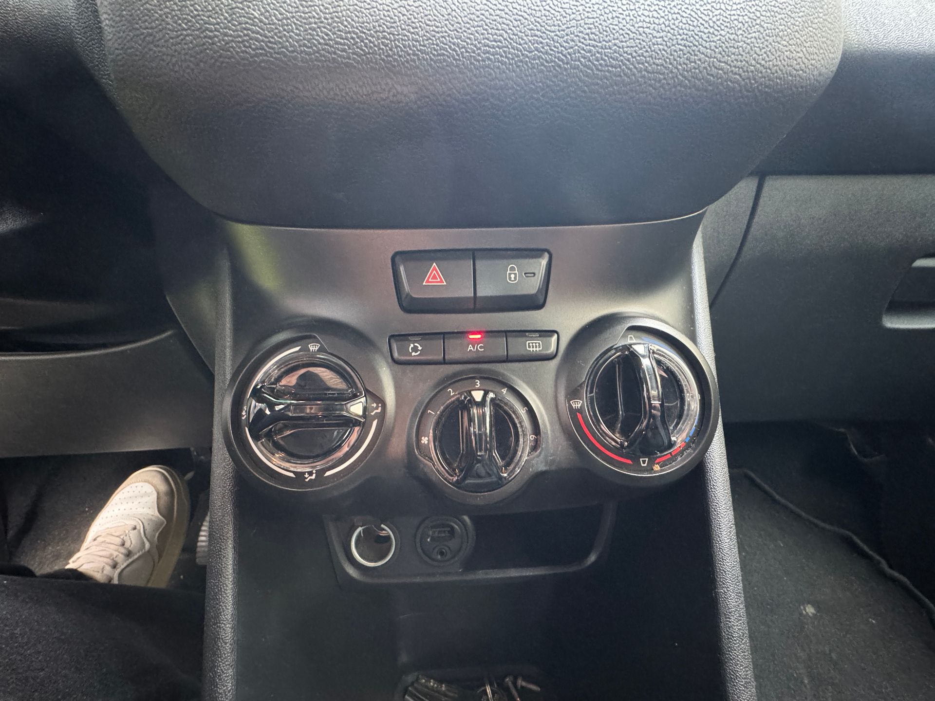 Peugeot 208 1.4 HDI 68ch ACTIVE