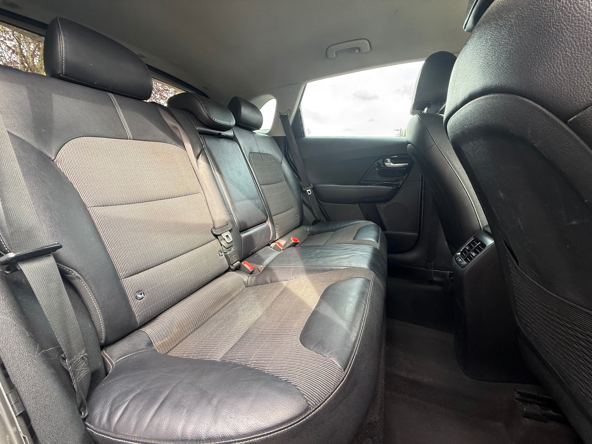 Kia Niro 1.6 GDI 16v HYBRID 141 ch DCT6 Boîte auto 141ch Design