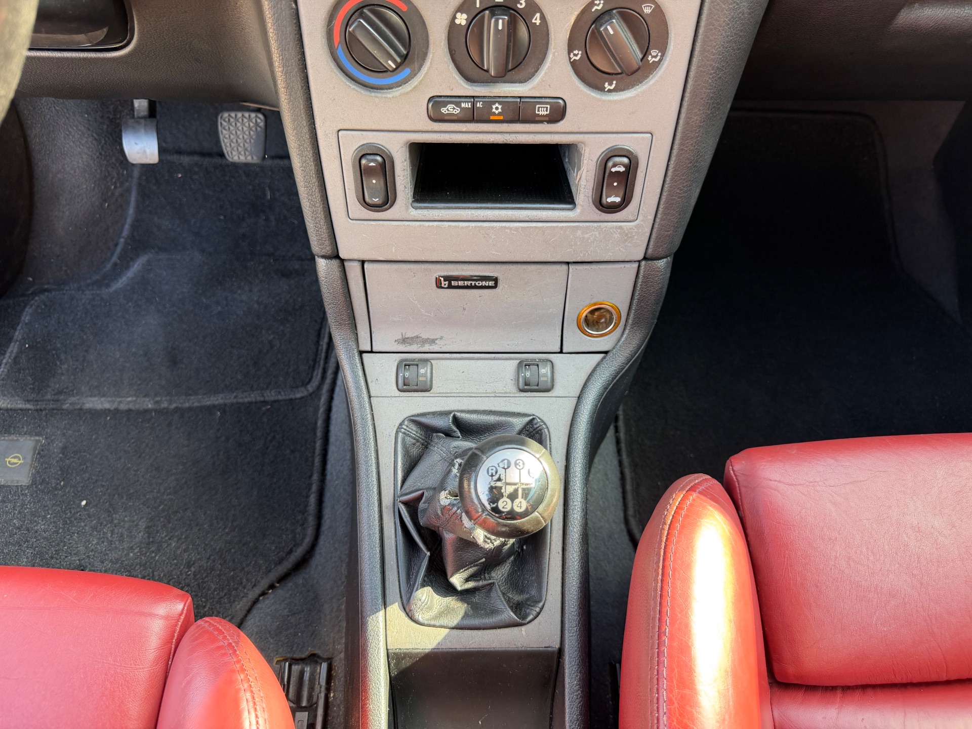 Opel Astra ESSENCE EDITION BERTONE