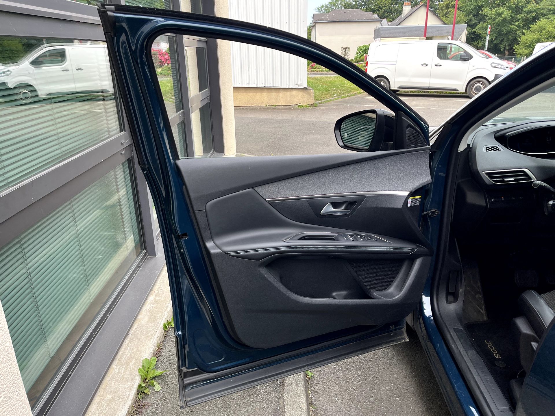 Peugeot 3008 Hybrid 225 ch e-EAT8 Allure Pack