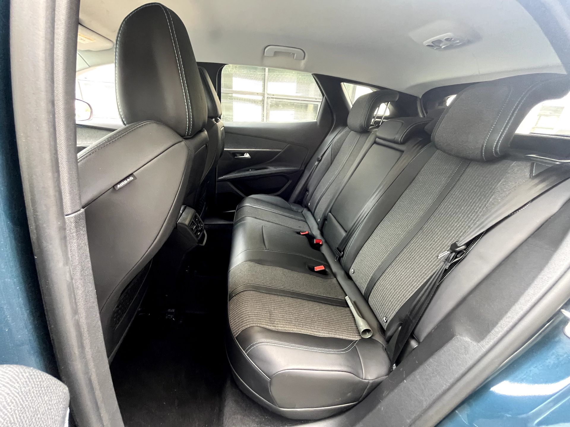 Peugeot 3008 Hybrid 225 ch e-EAT8 Allure Pack
