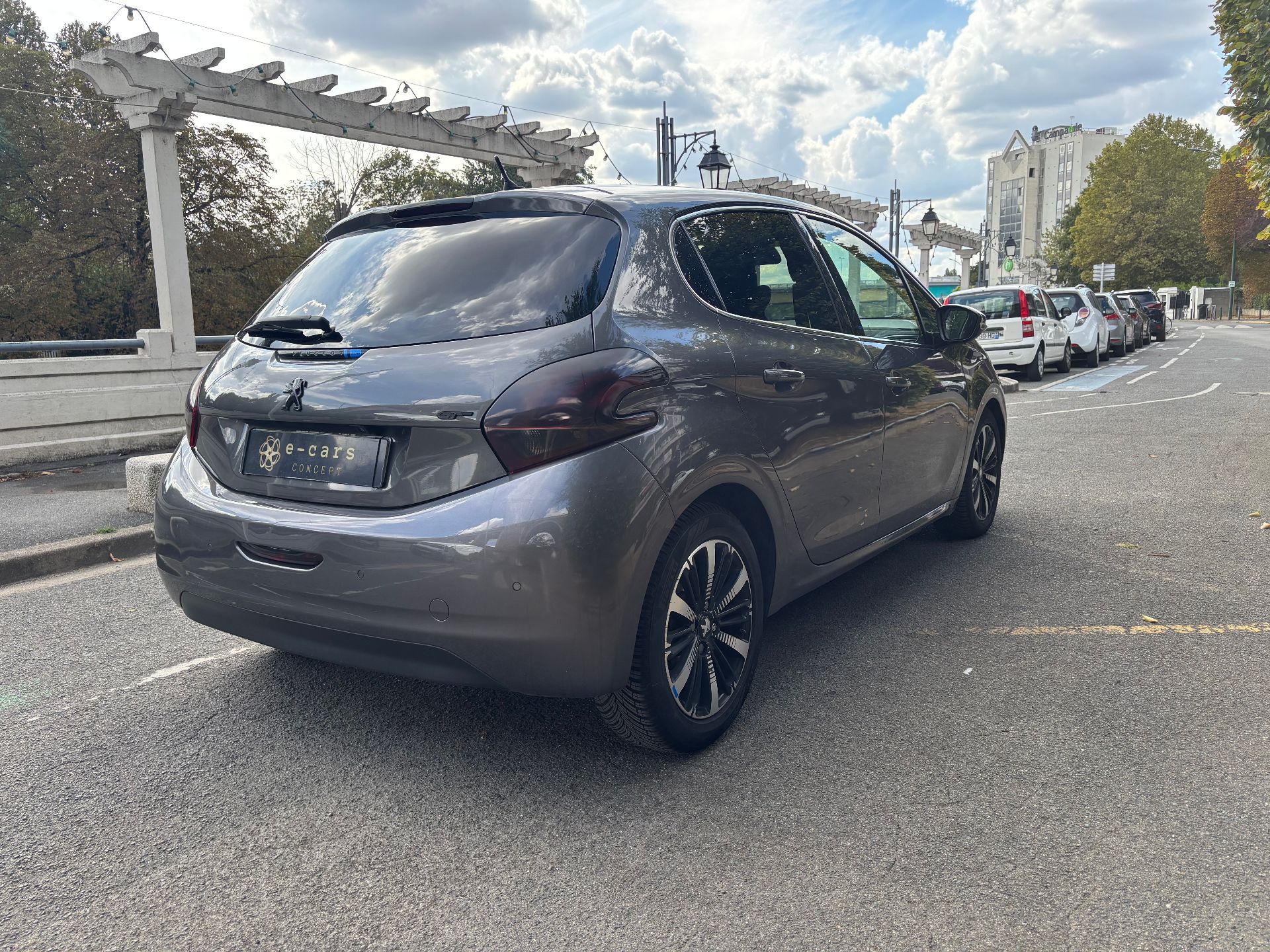 Peugeot 208 1.5 bleu HDI Tech édition