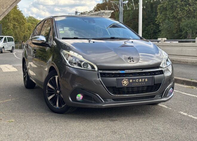 Peugeot 208 1.5 bleu HDI Tech édition