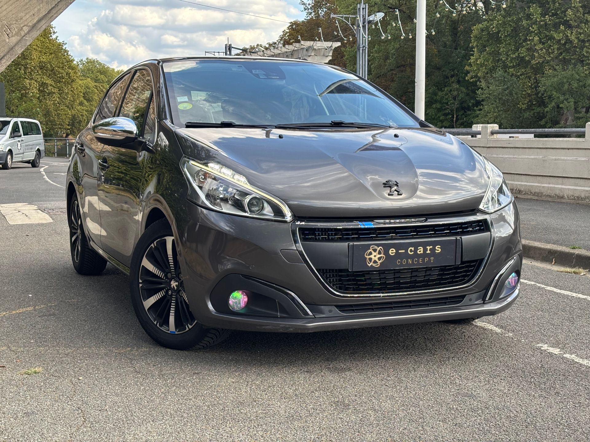 Peugeot 208 1.5 bleu HDI Tech édition