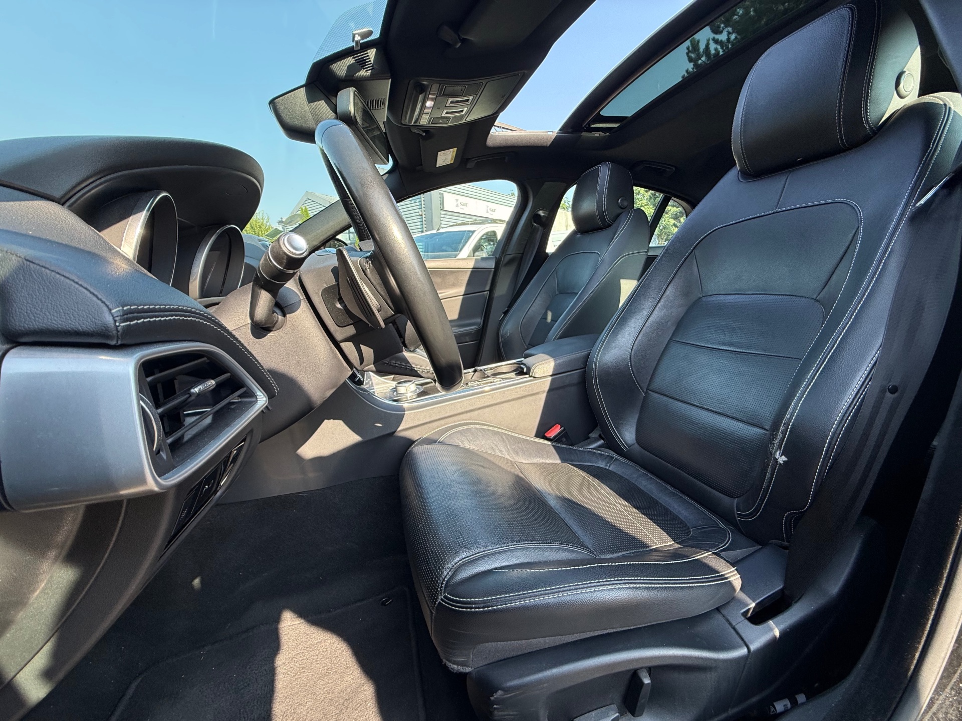 Jaguar XE 2.0 D 180ch 9.0 CV R-sport