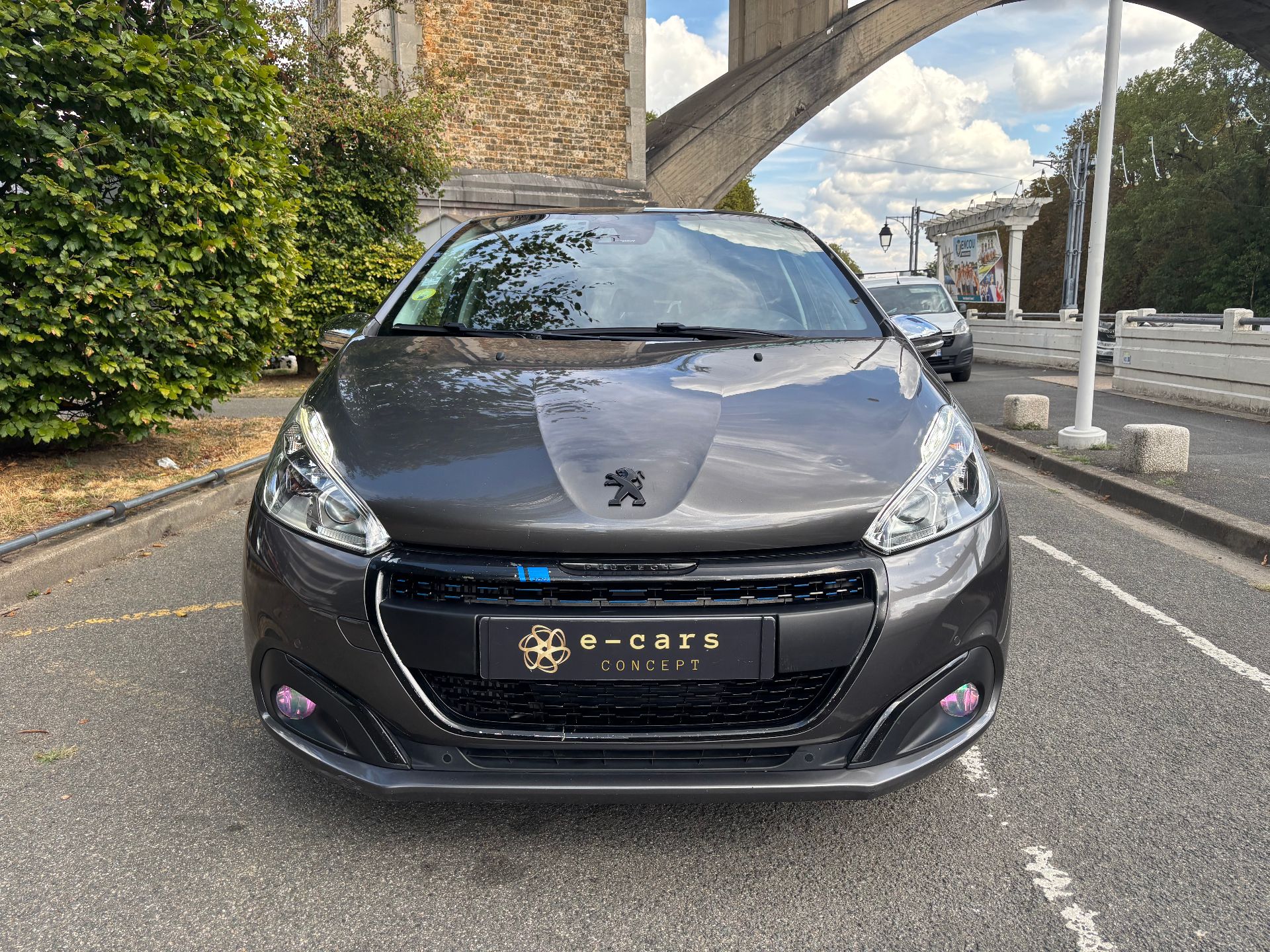 Peugeot 208 1.5 bleu HDI Tech édition
