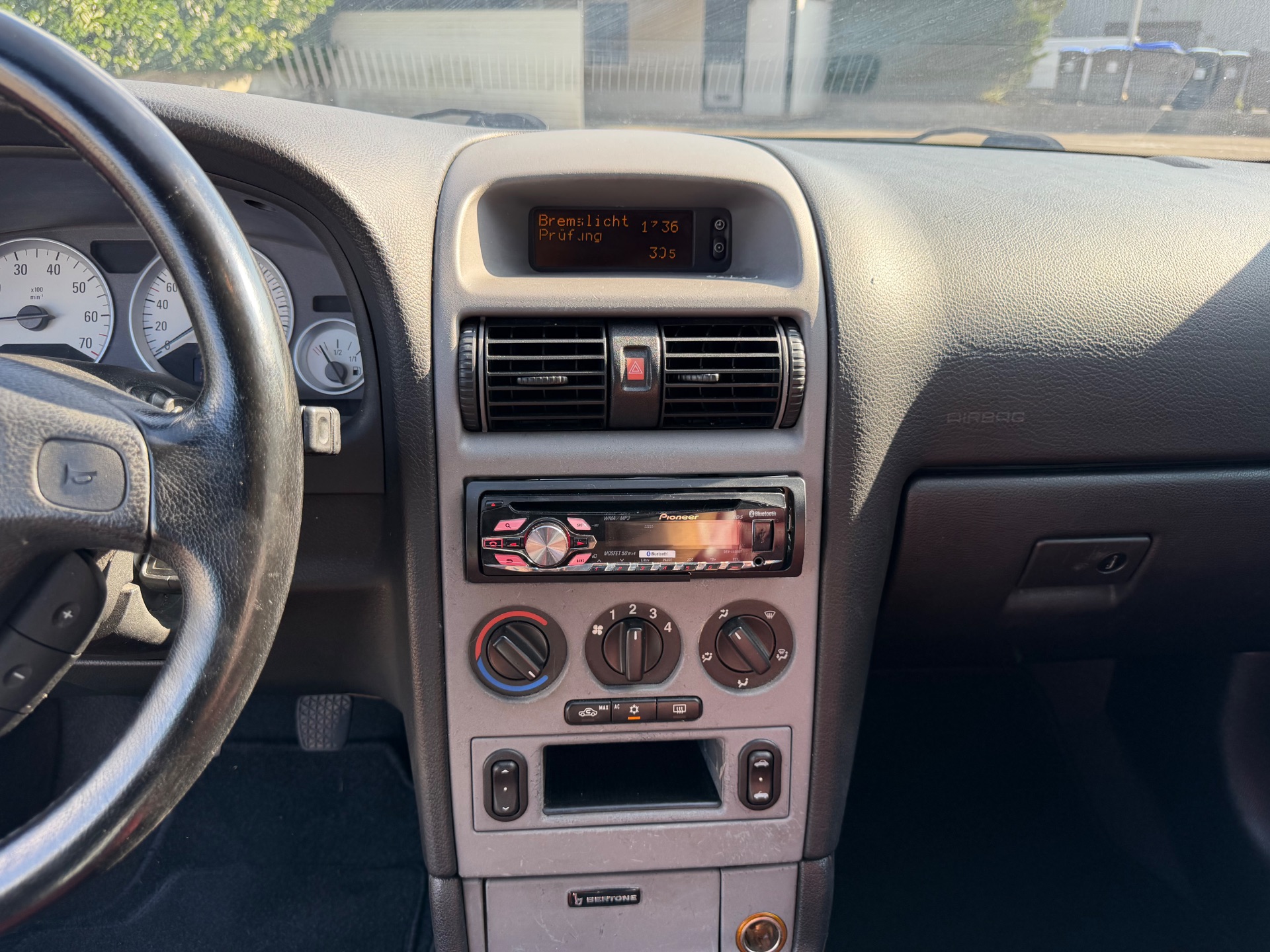 Opel Astra ESSENCE EDITION BERTONE