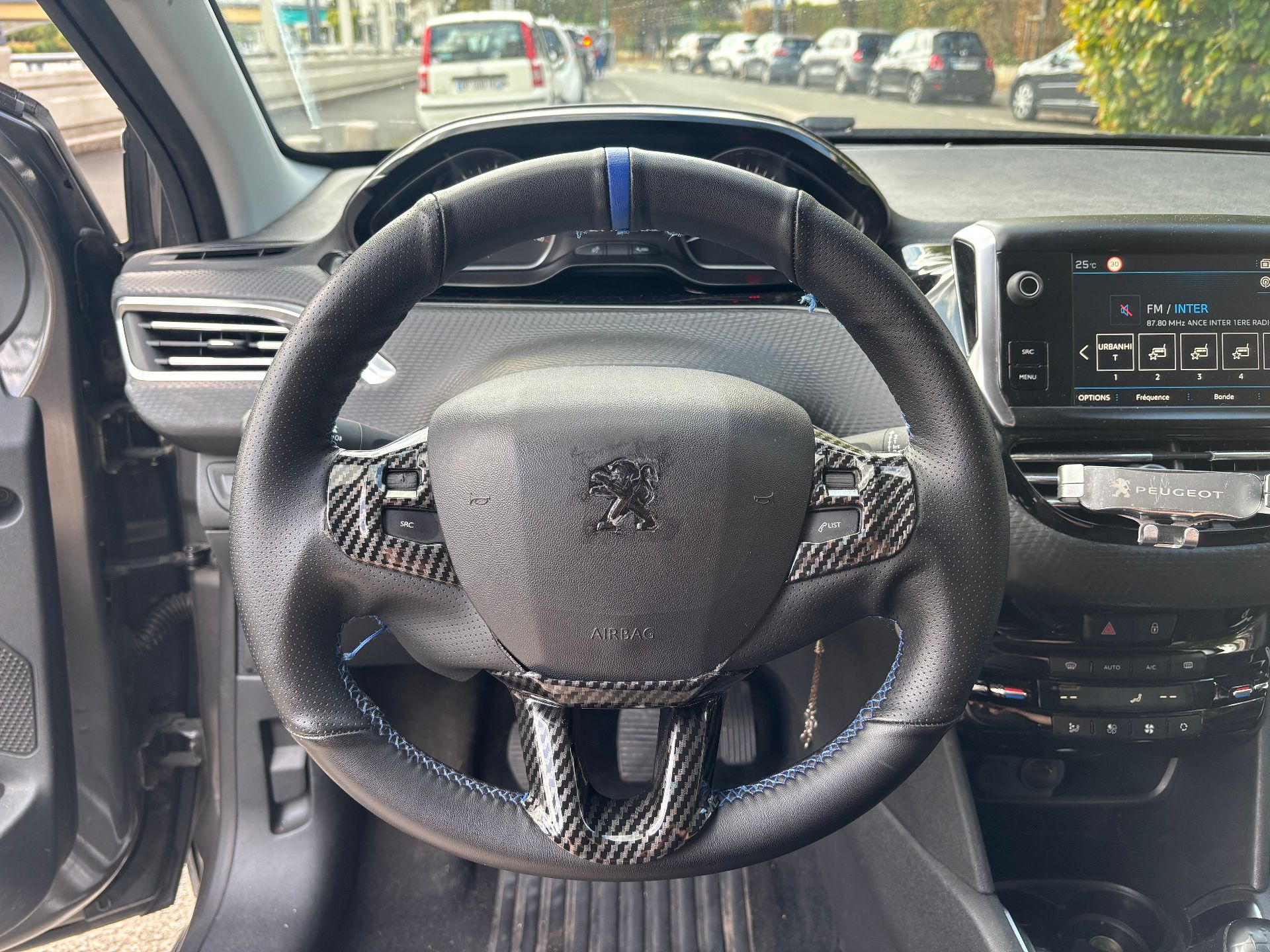 Peugeot 208 1.5 bleu HDI Tech édition