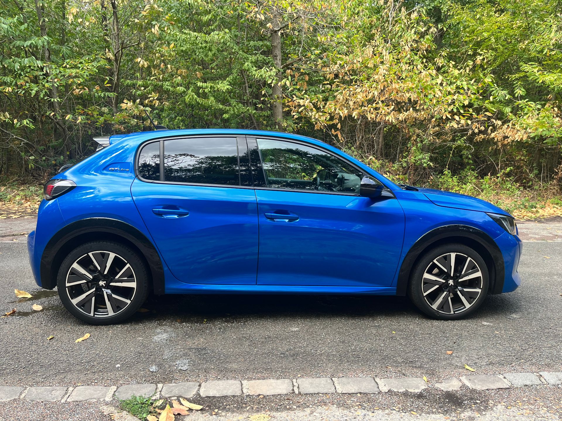 PEUGEOT 208 1,2L 12v 100ch GT line