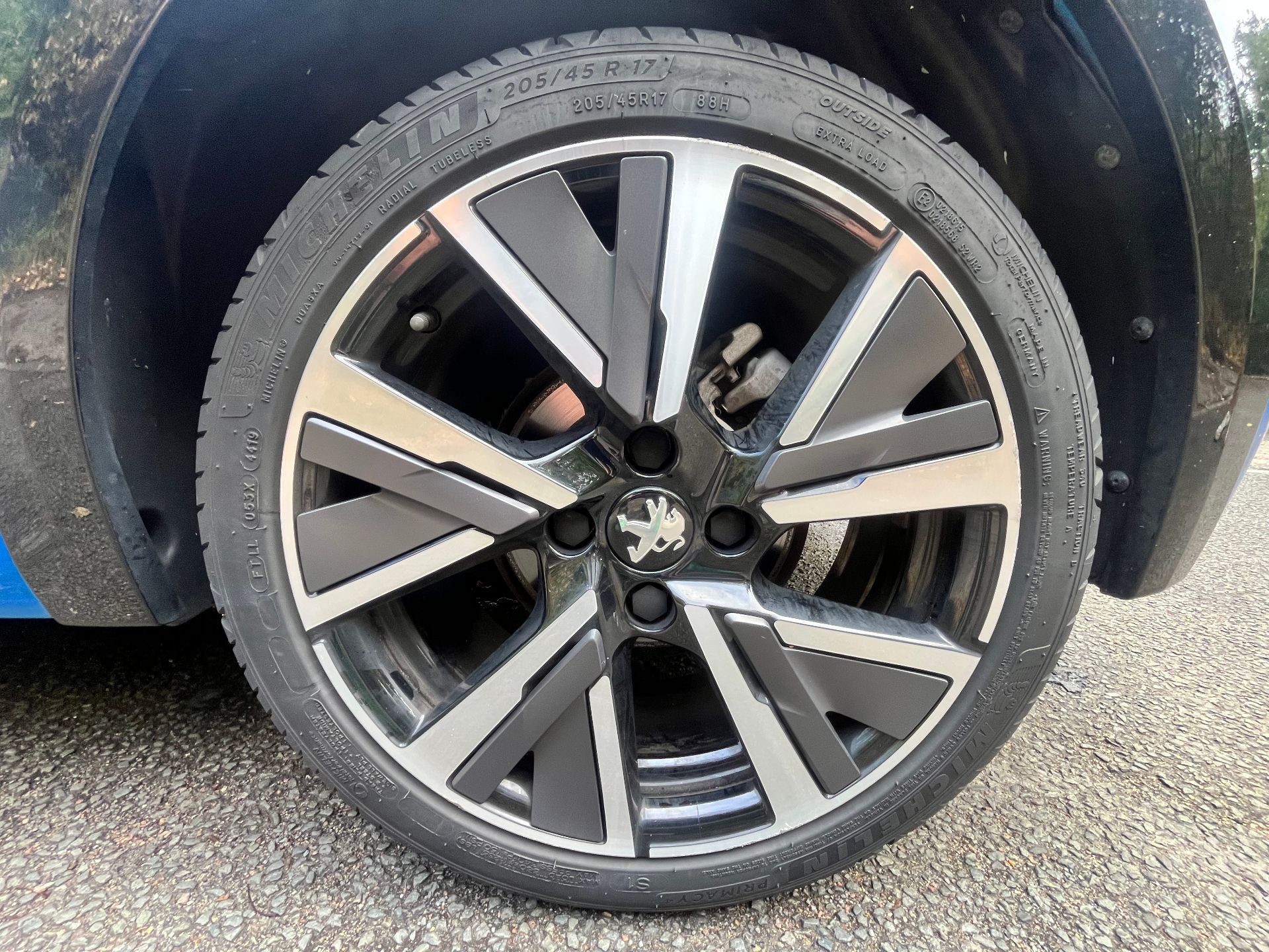 PEUGEOT 208 1,2L 12v 100ch GT line