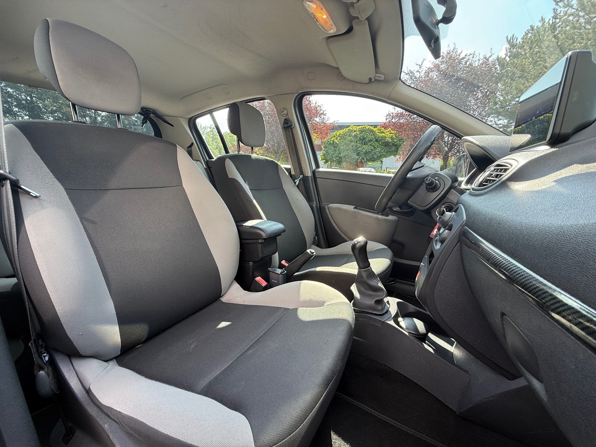 Renault Clio III 1.2 16V 75ch Authentique