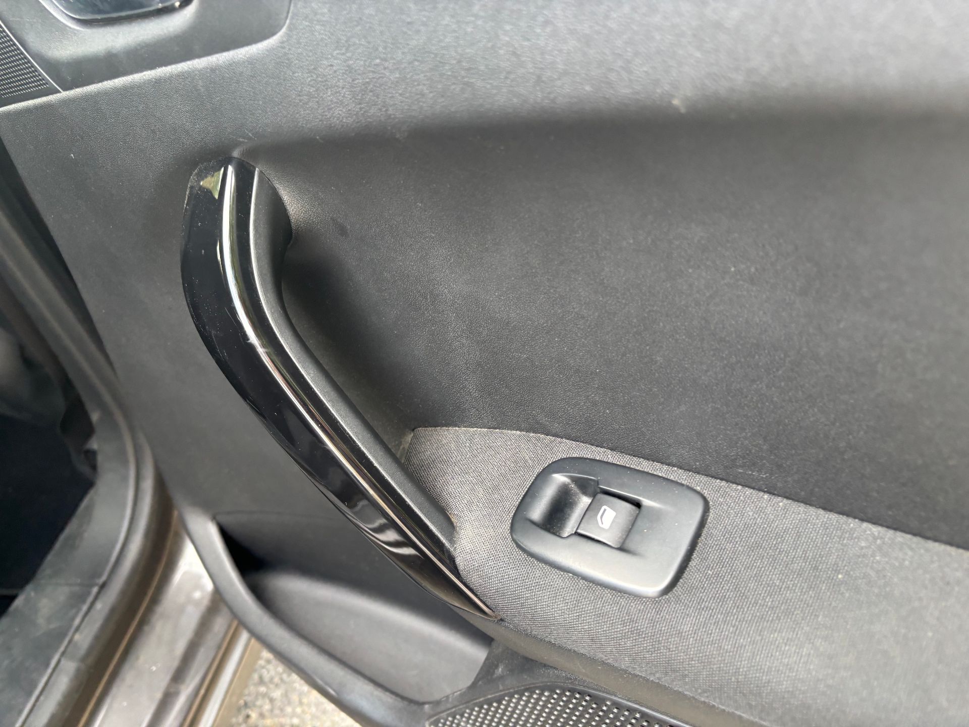 Peugeot 208 1.5 bleu HDI Tech édition