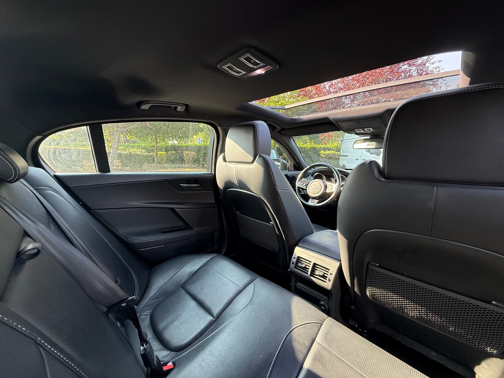 Jaguar XE 2.0 D 180ch 9.0 CV R-sport