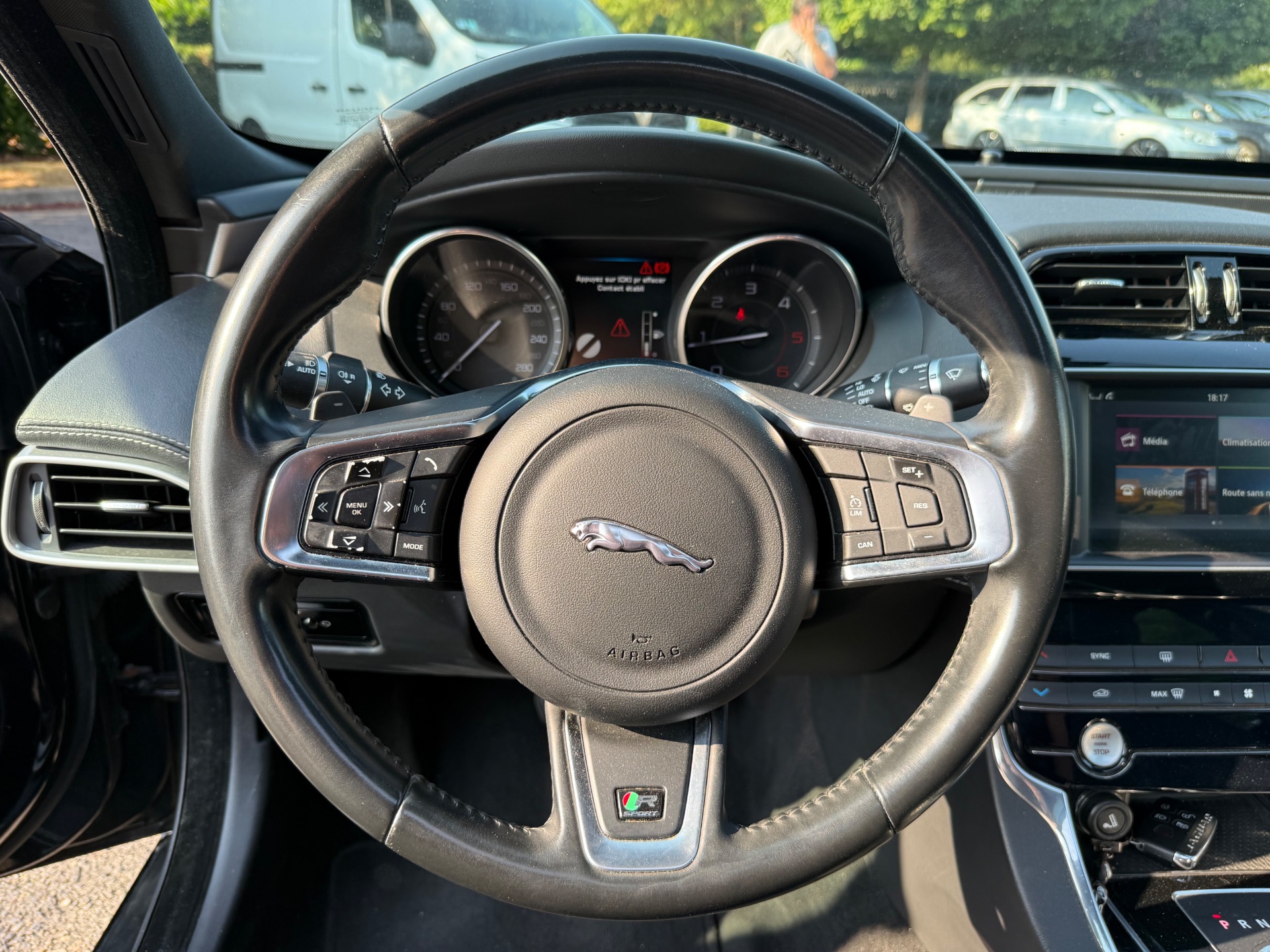 Jaguar XE 2.0 D 180ch 9.0 CV R-sport