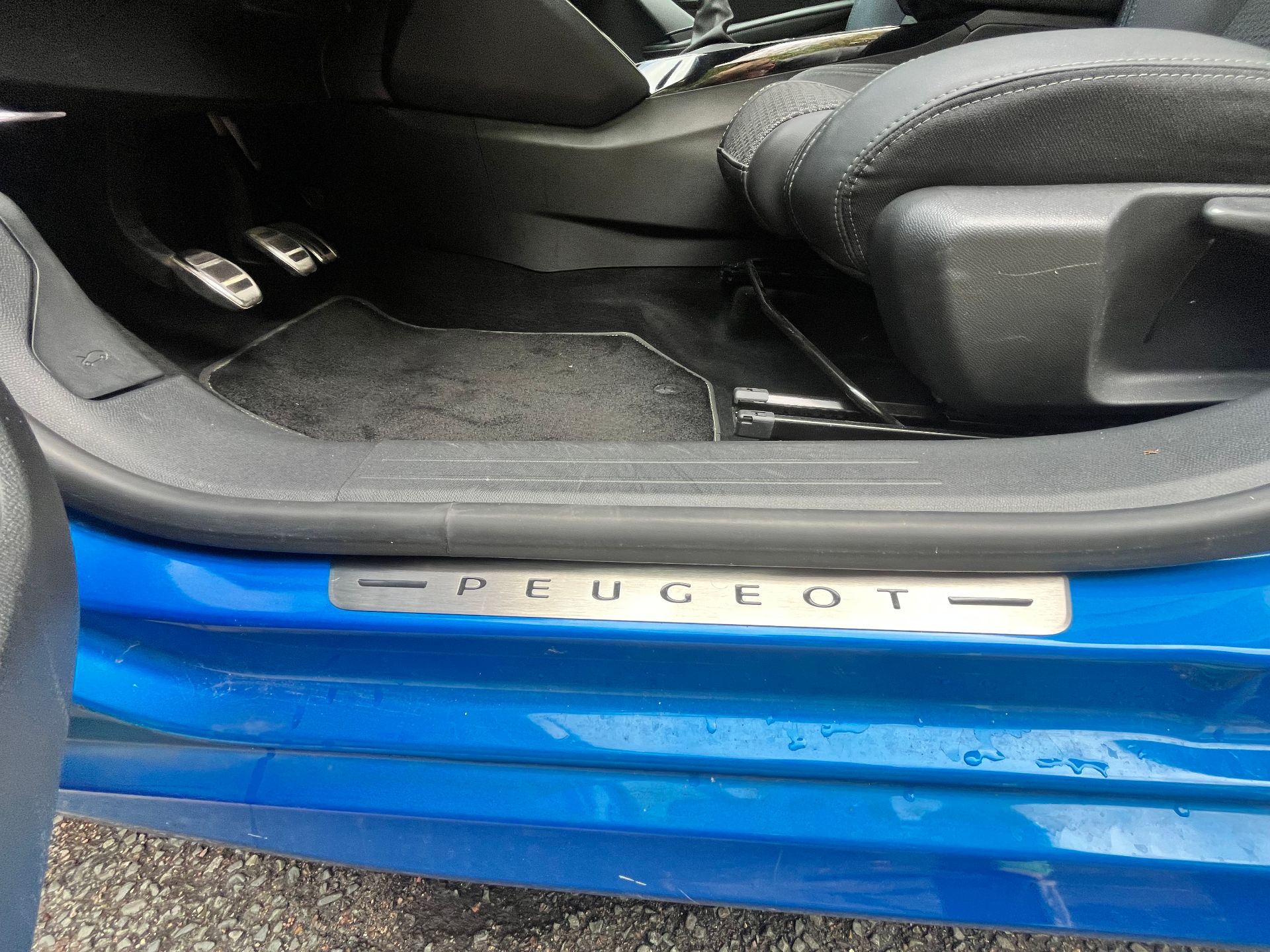 PEUGEOT 208 1,2L 12v 100ch GT line